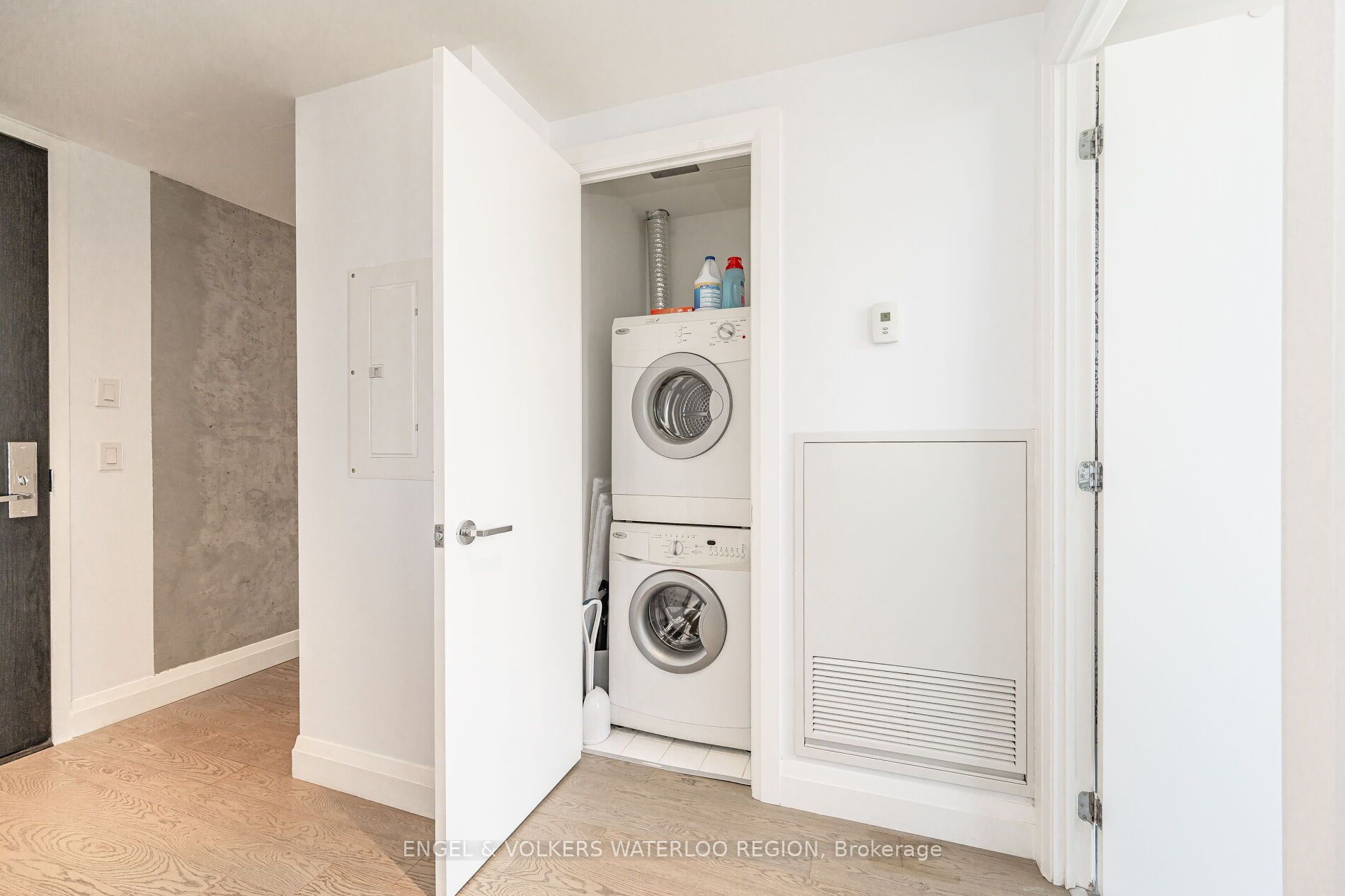 224 King St W 6 Property Photo 22