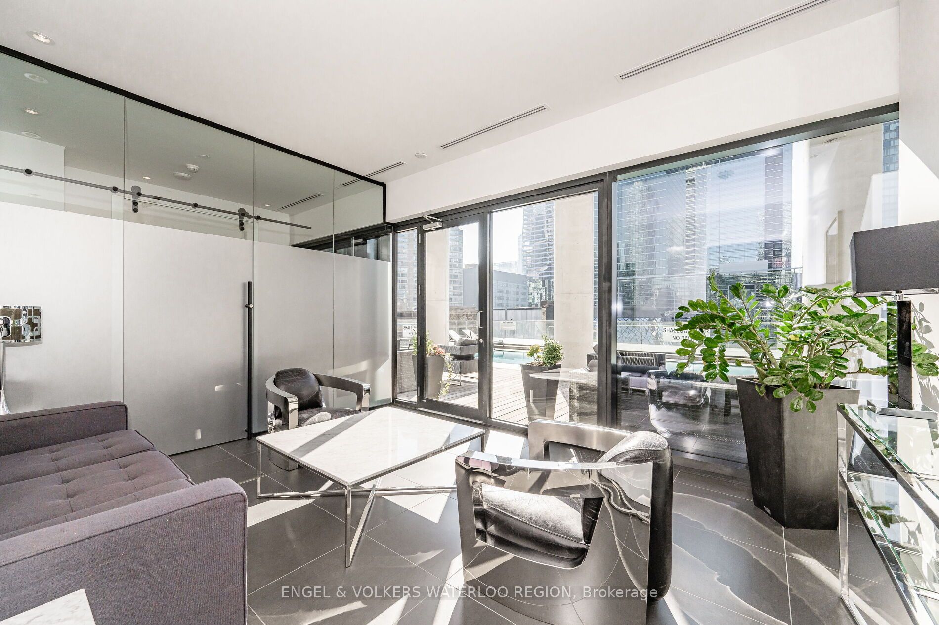 224 King St W 6 Property Photo 31