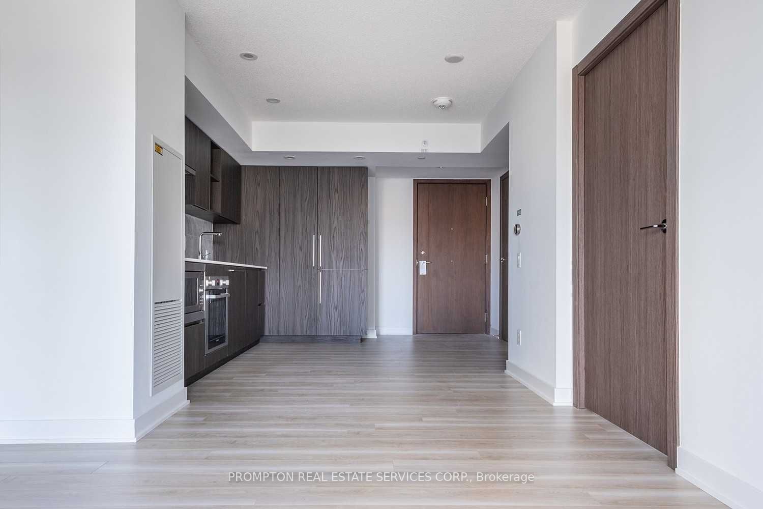 17 Bathurst St 7 Property Photo 1