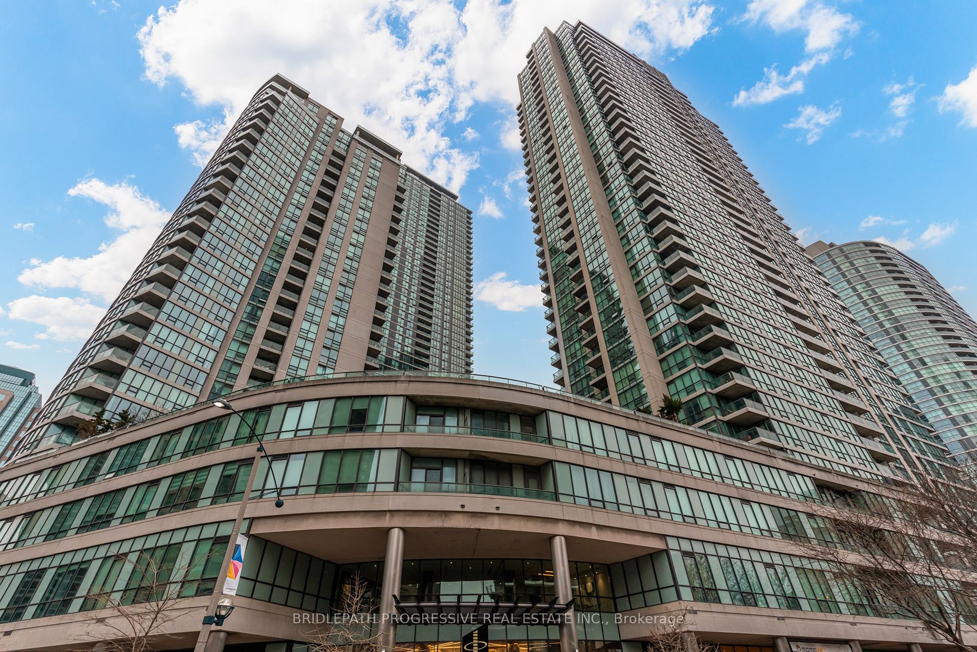 12 Yonge St 11 Property Photo 1