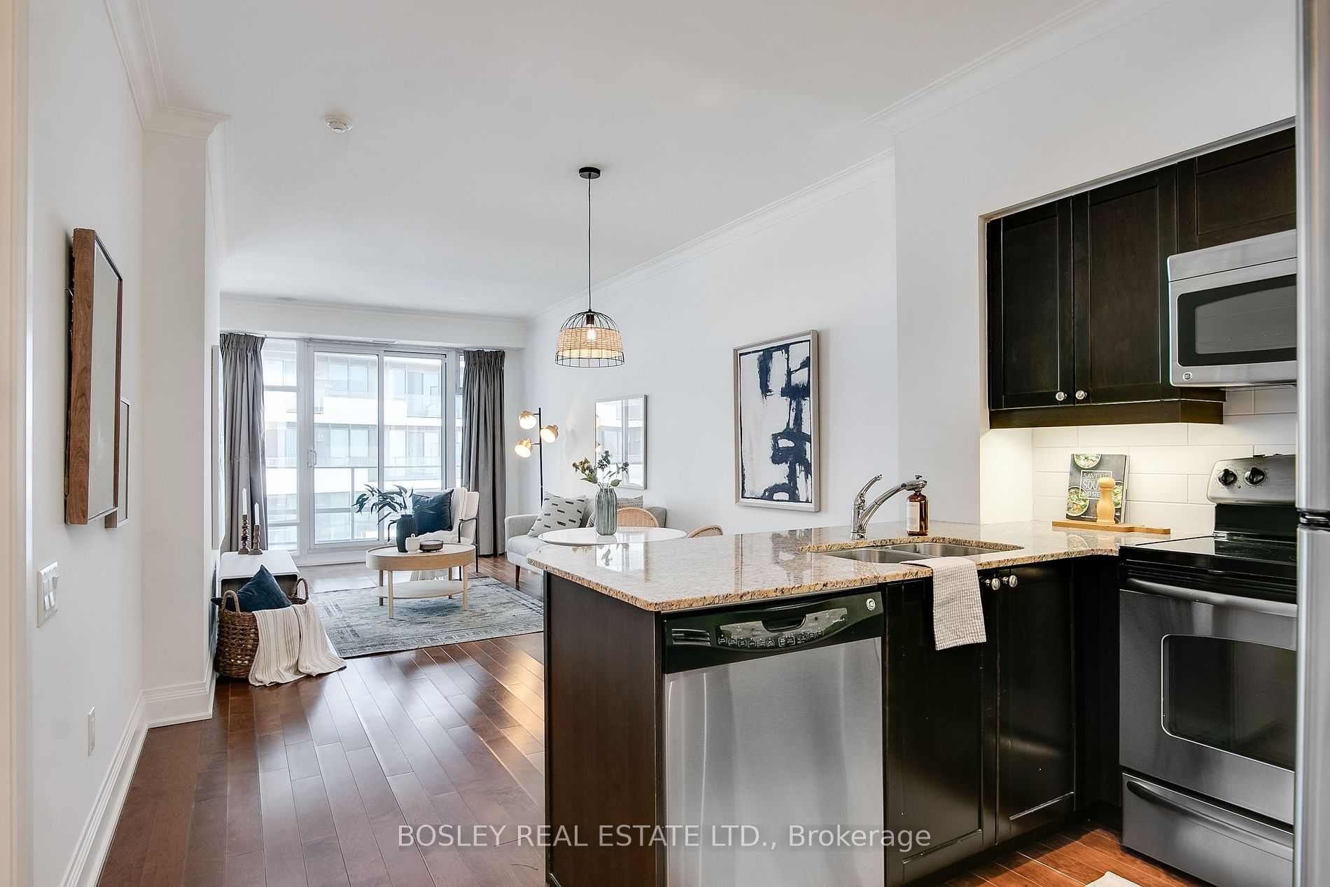 2191 Yonge St 09 Property Photo 1