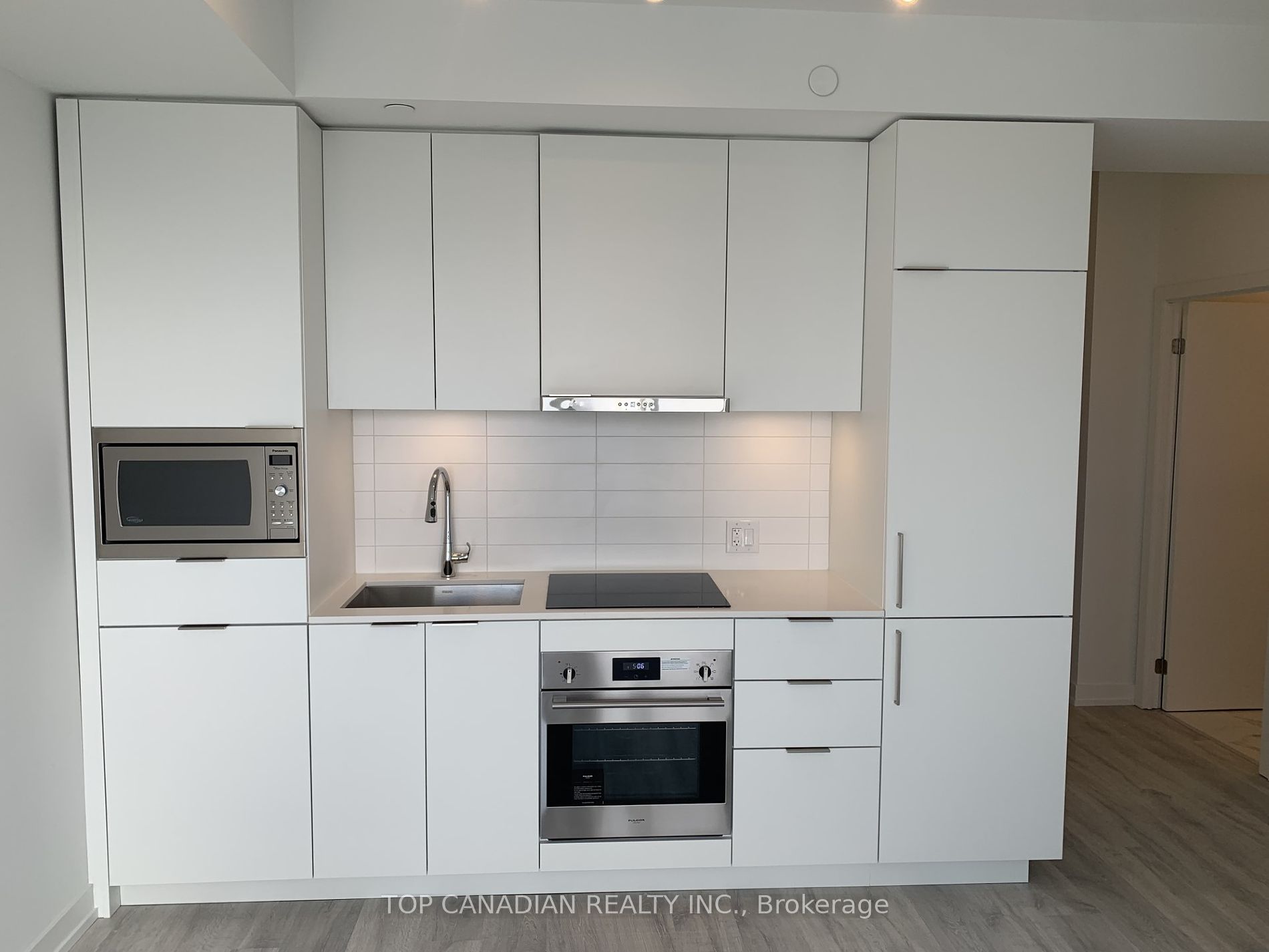 8 Olympic Gdn Dr 08 Property Photo 1