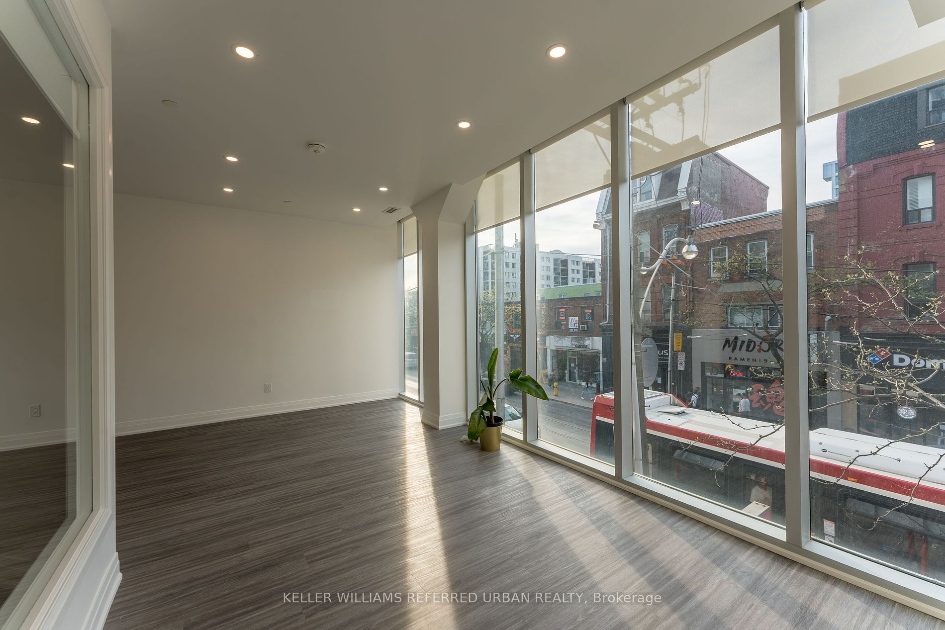 475 Queen St W 03 Property Photo 2