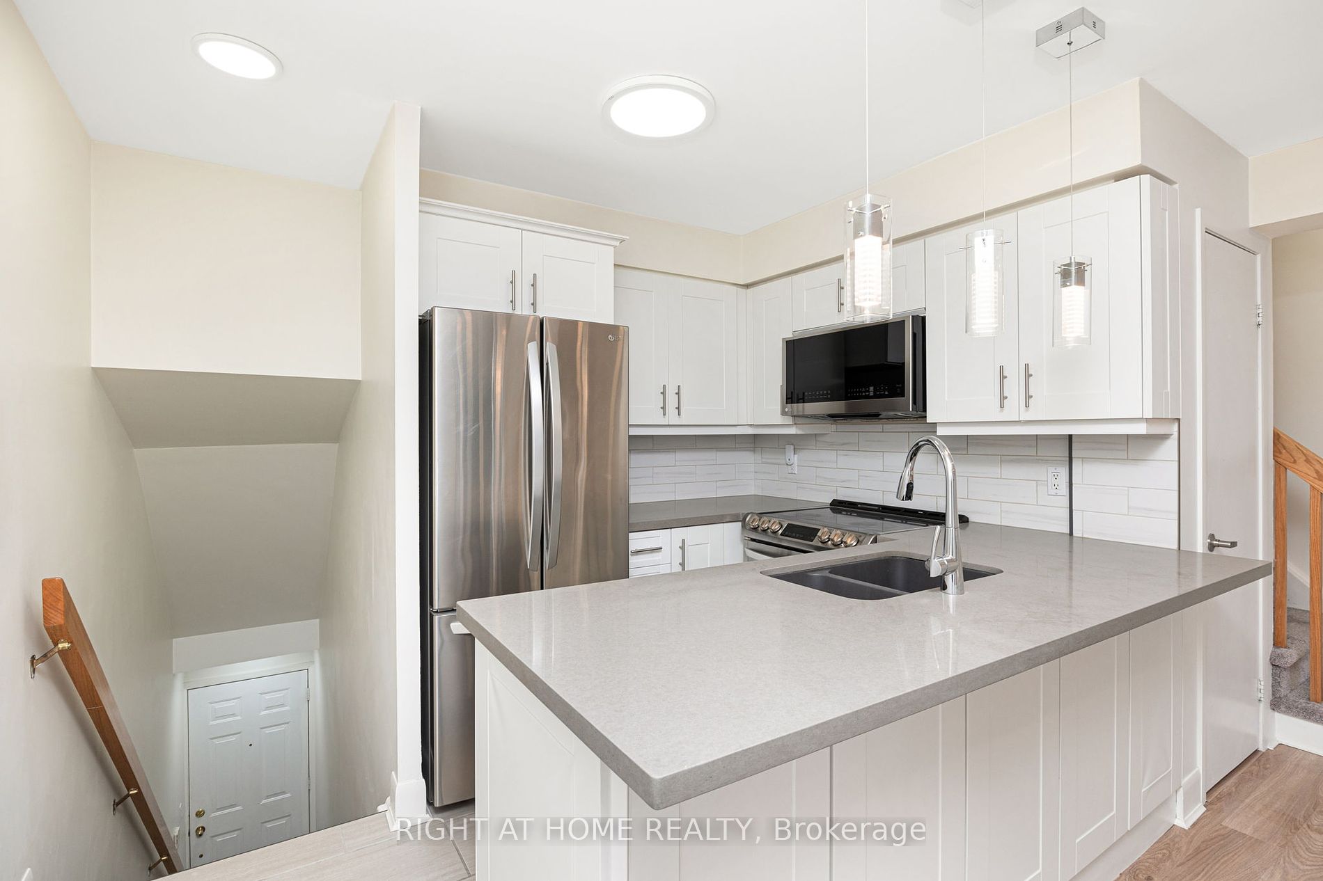415 Jarvis St 363 Property Photo 5
