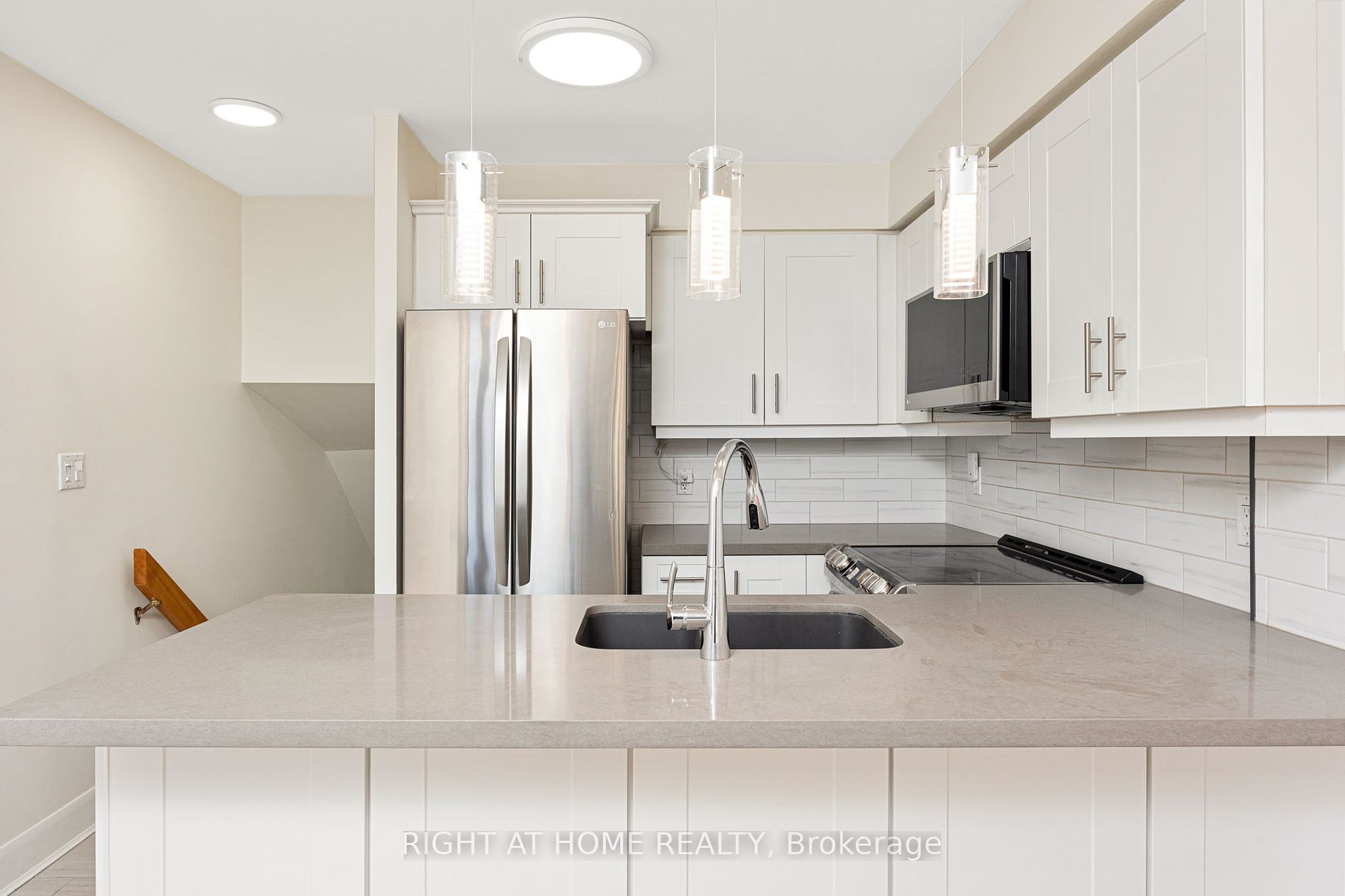 415 Jarvis St 363 Property Photo 6