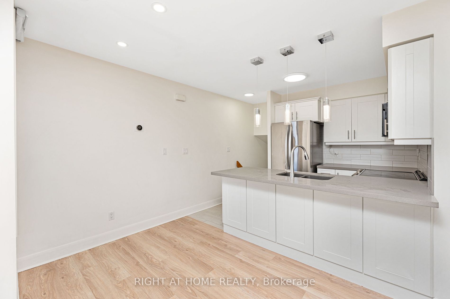 415 Jarvis St 363 Property Photo 8
