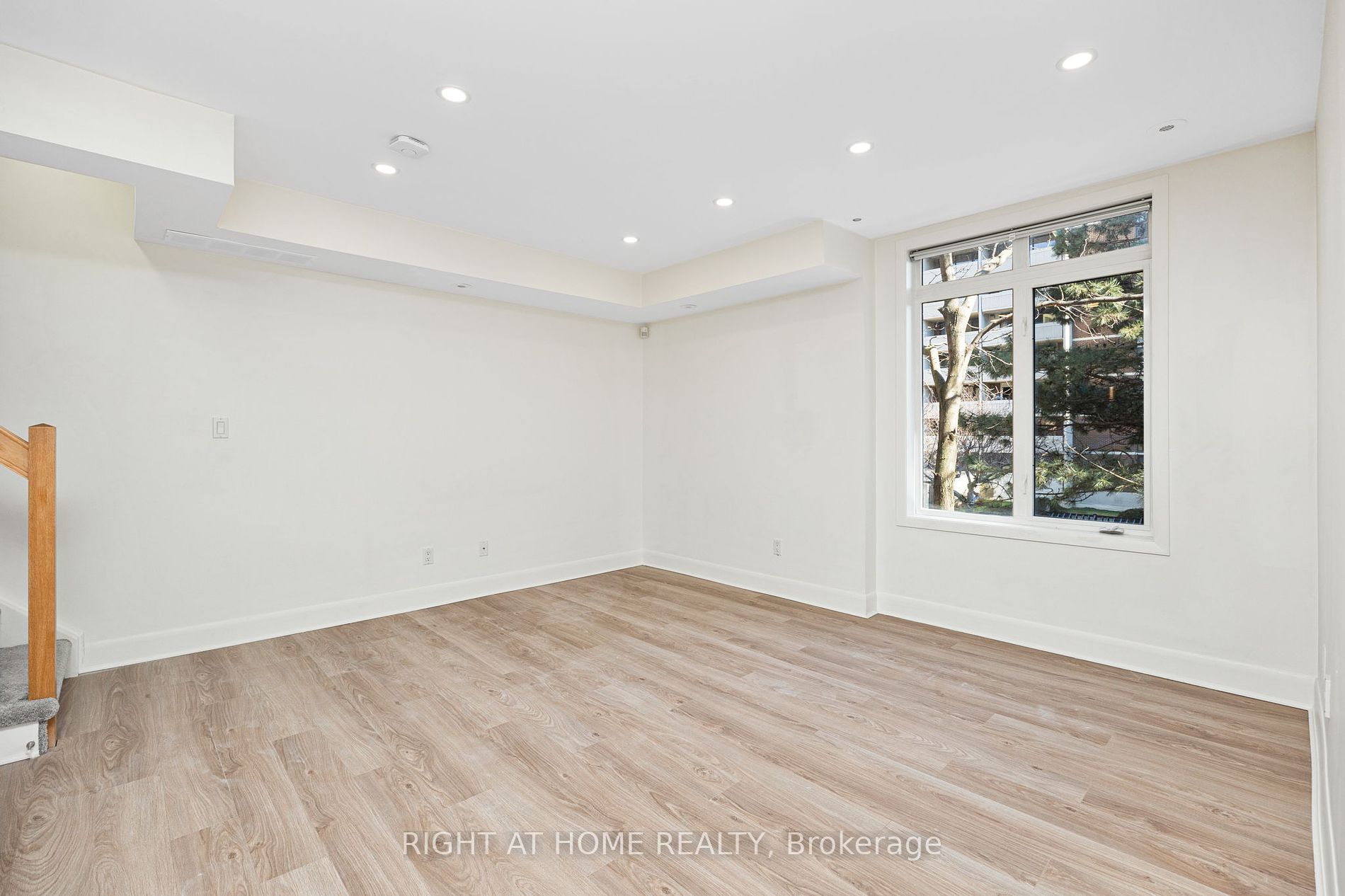 415 Jarvis St 363 Property Photo 9