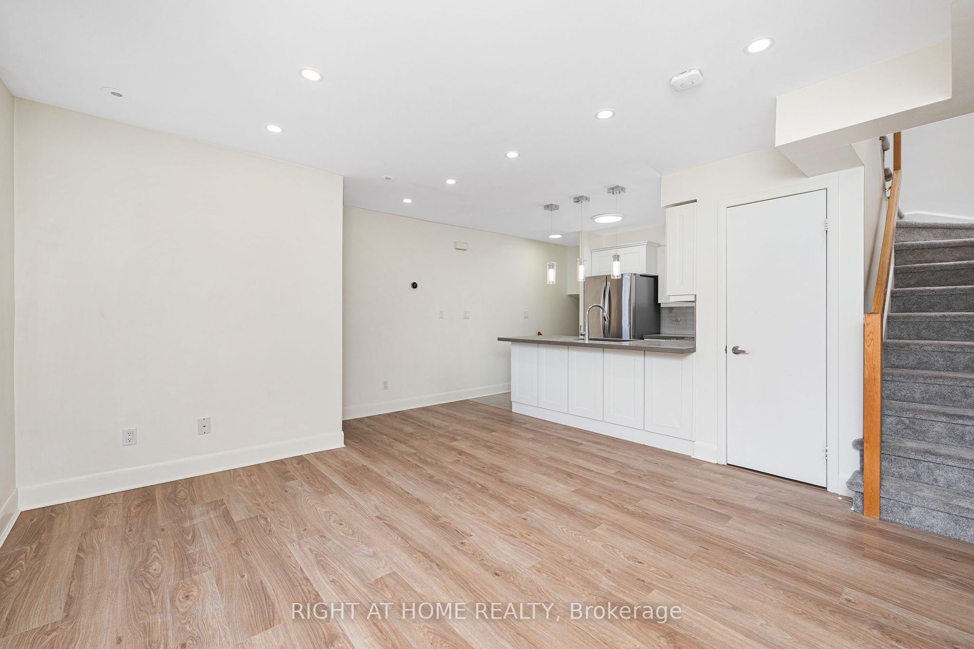 415 Jarvis St 363 Property Photo 12