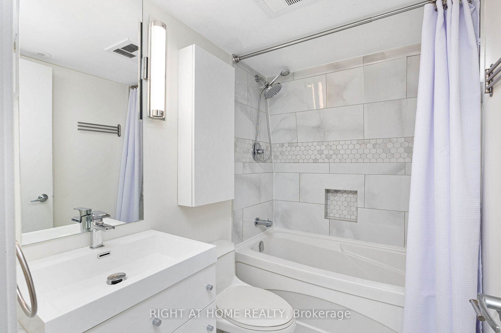 415 Jarvis St 363 Property Photo 15