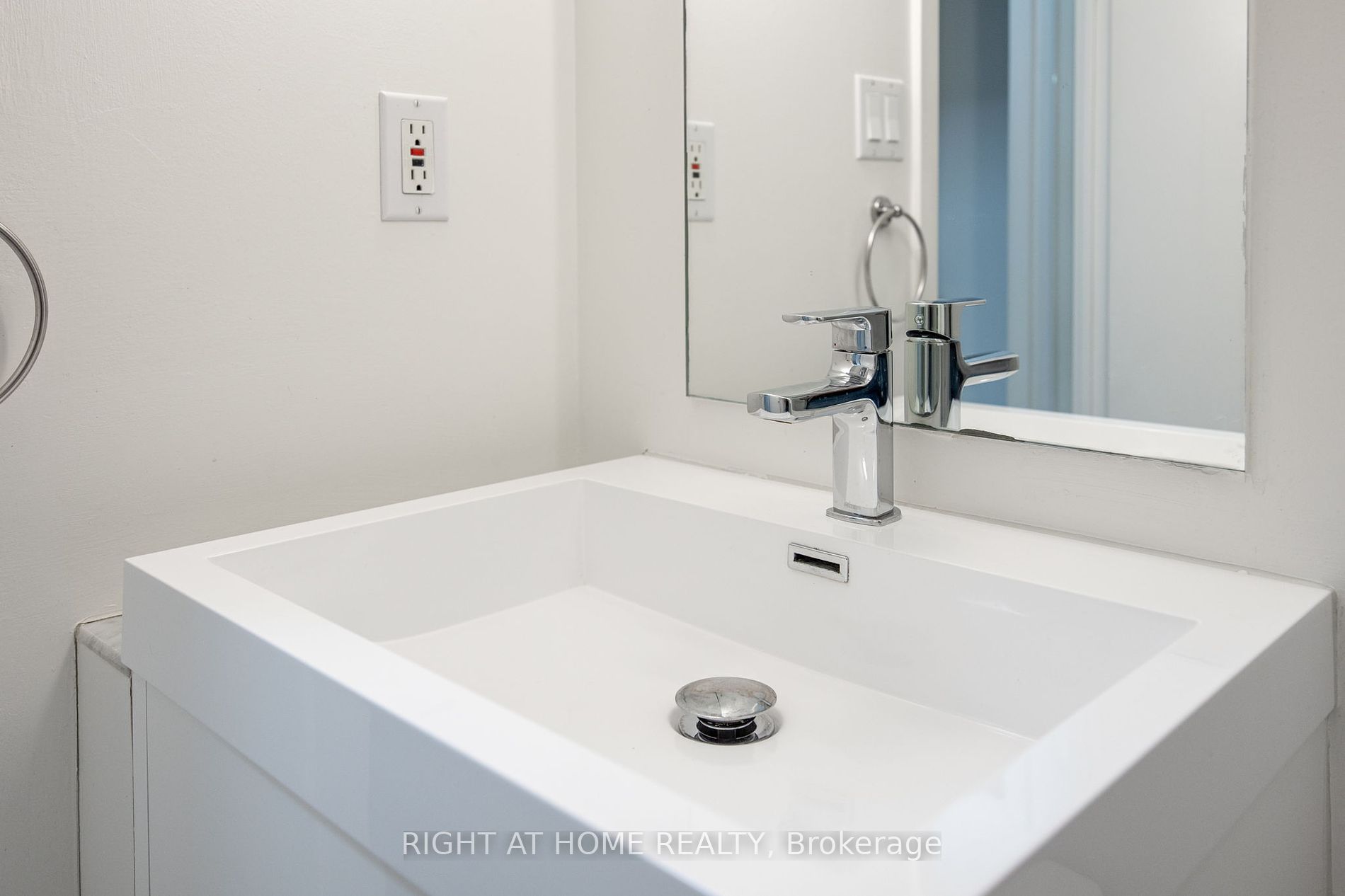 415 Jarvis St 363 Property Photo 16