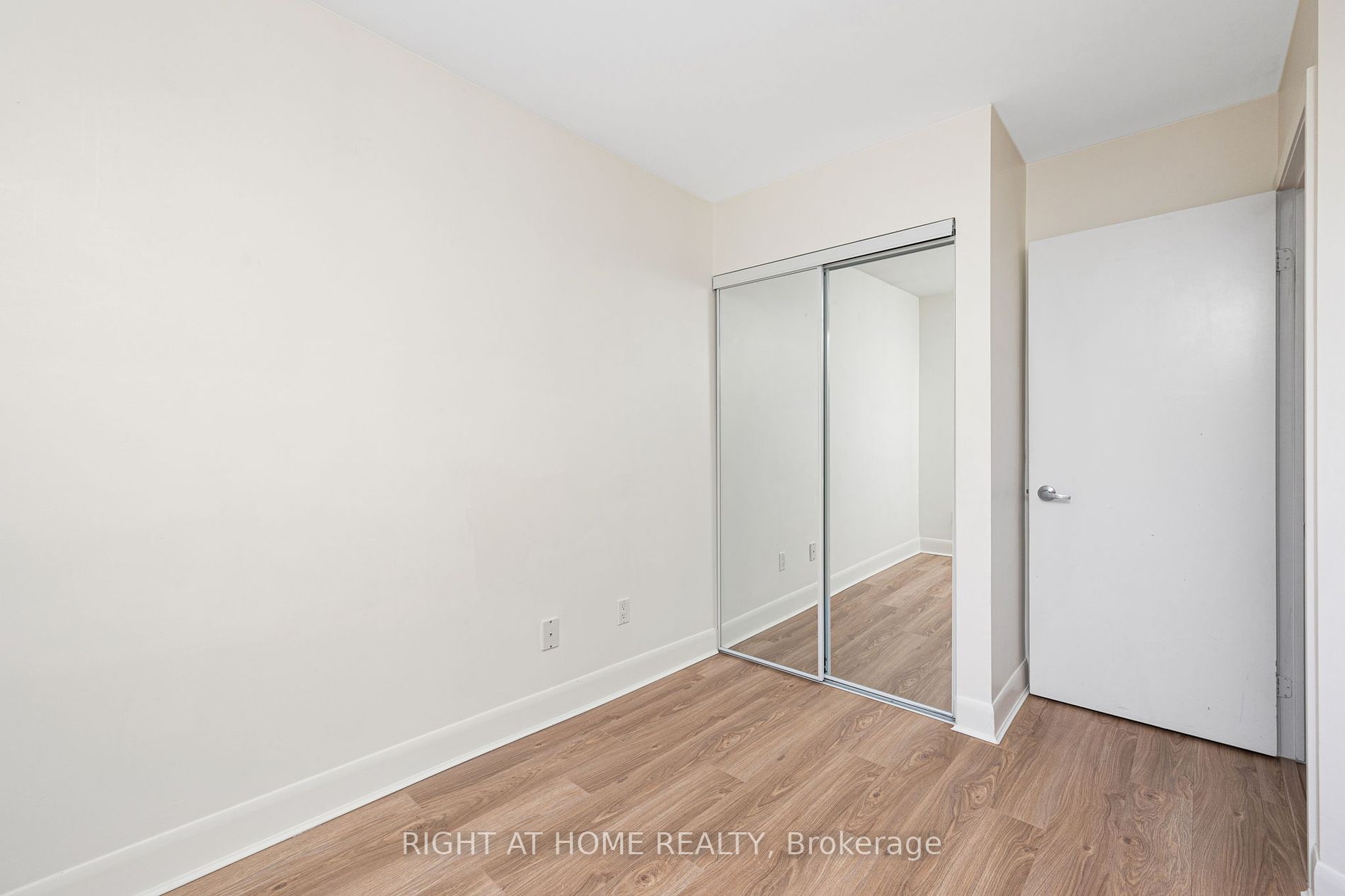 415 Jarvis St 363 Property Photo 19