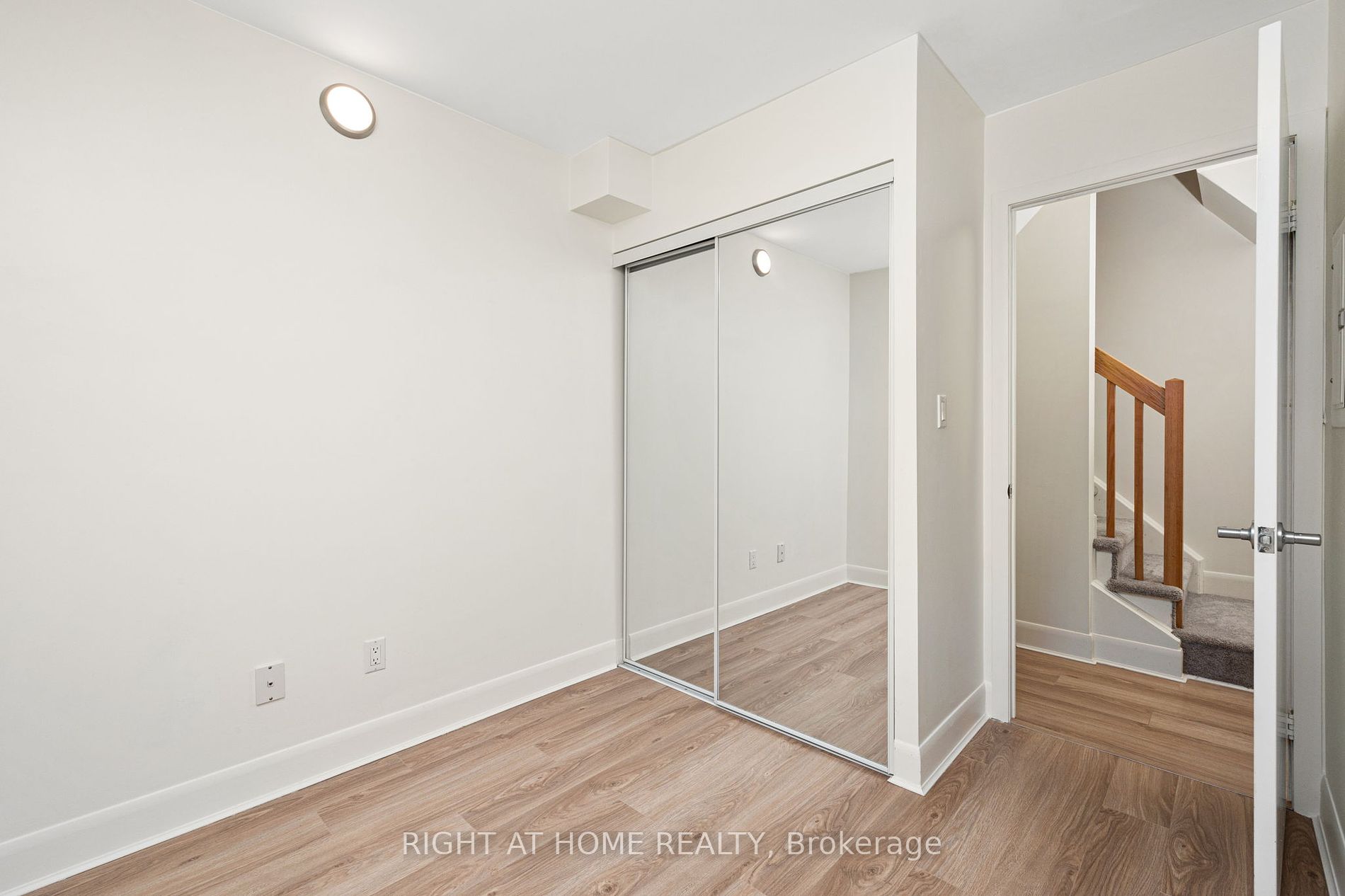 415 Jarvis St 363 Property Photo 20