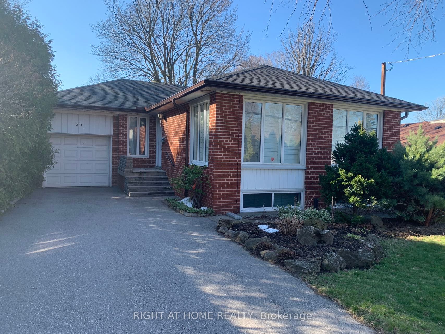 23 Fenelon Dr Property Photo
