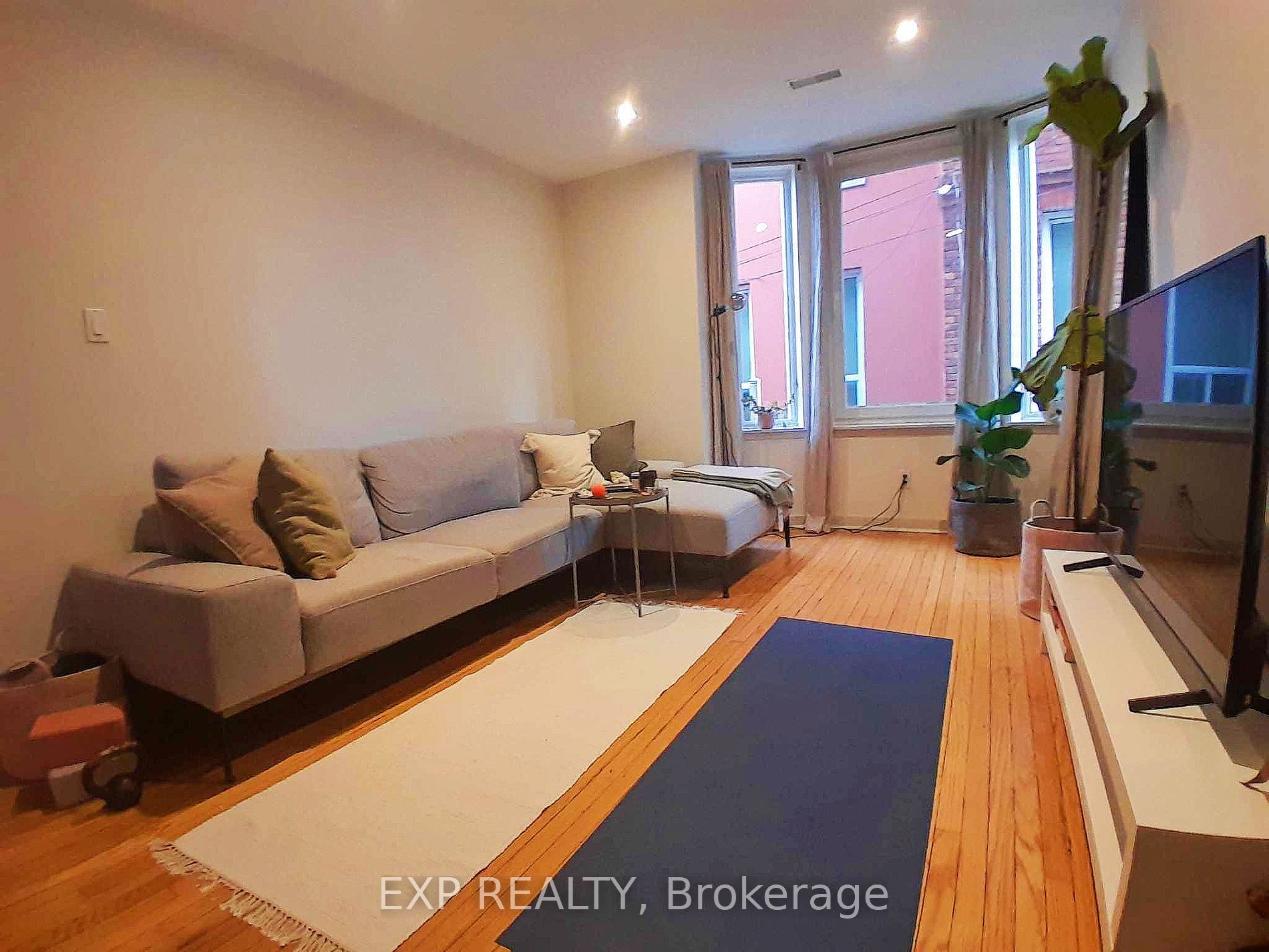 87 Clinton St Property Photo 2