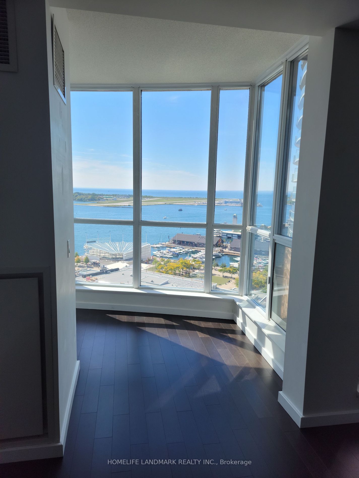 208 Queens Quay W 10 Property Photo 3