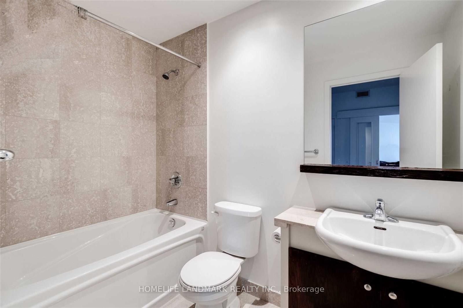 208 Queens Quay W 10 Property Photo 5
