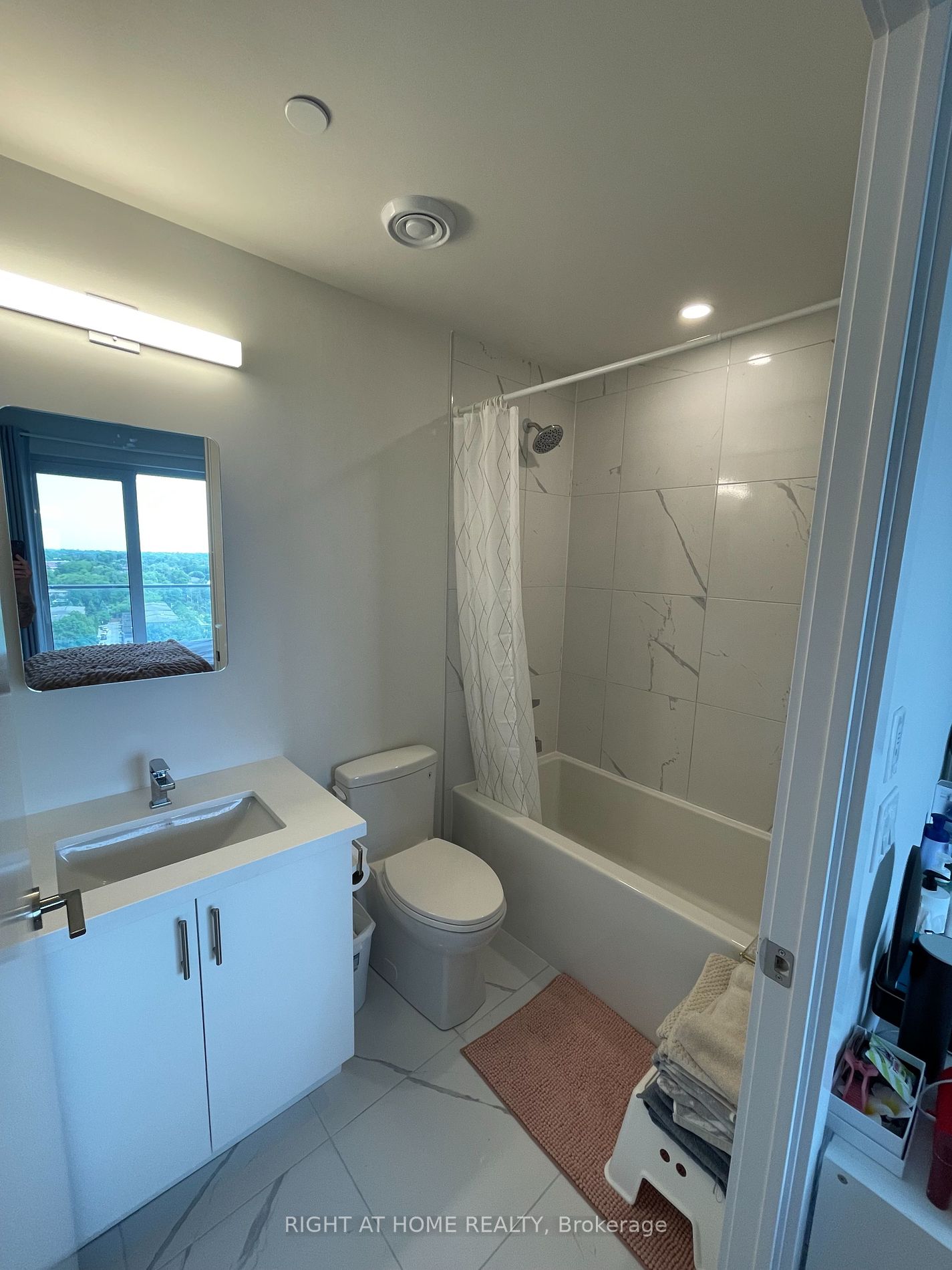 15 Ellerslie Ave 08 Property Photo 2