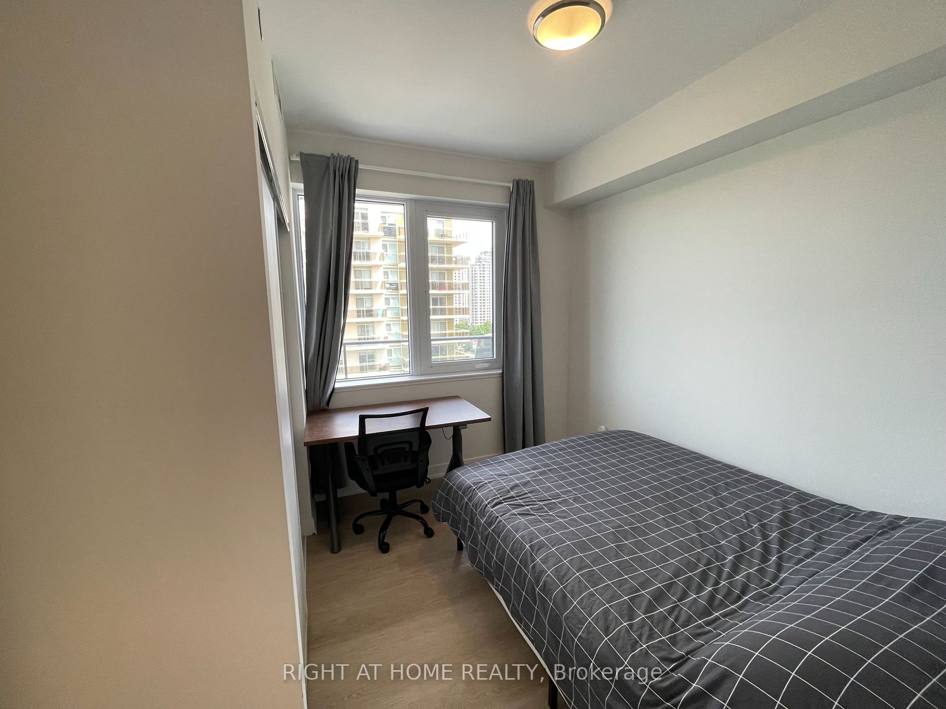 15 Ellerslie Ave 08 Property Photo 20