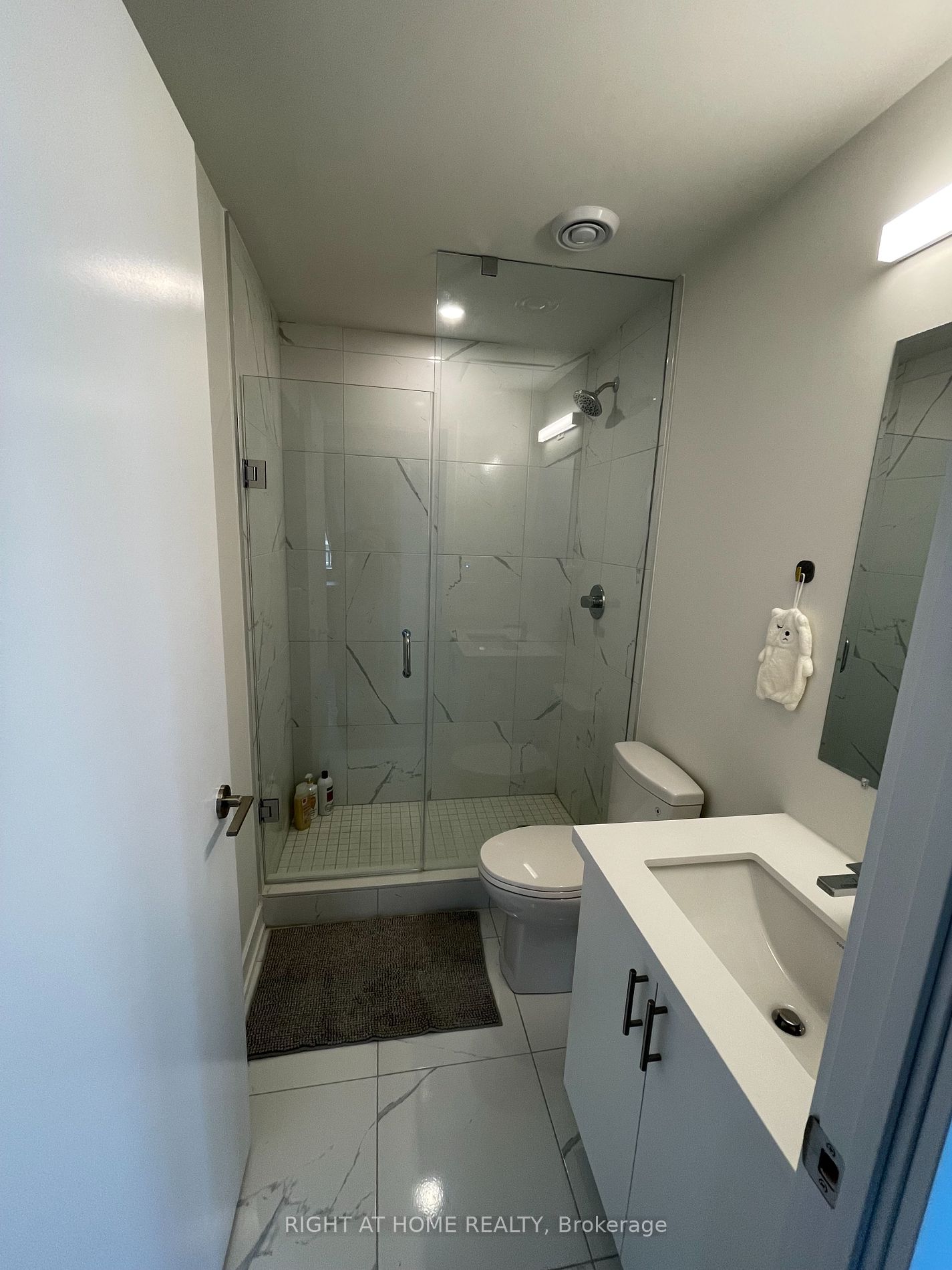 15 Ellerslie Ave 08 Property Photo 21
