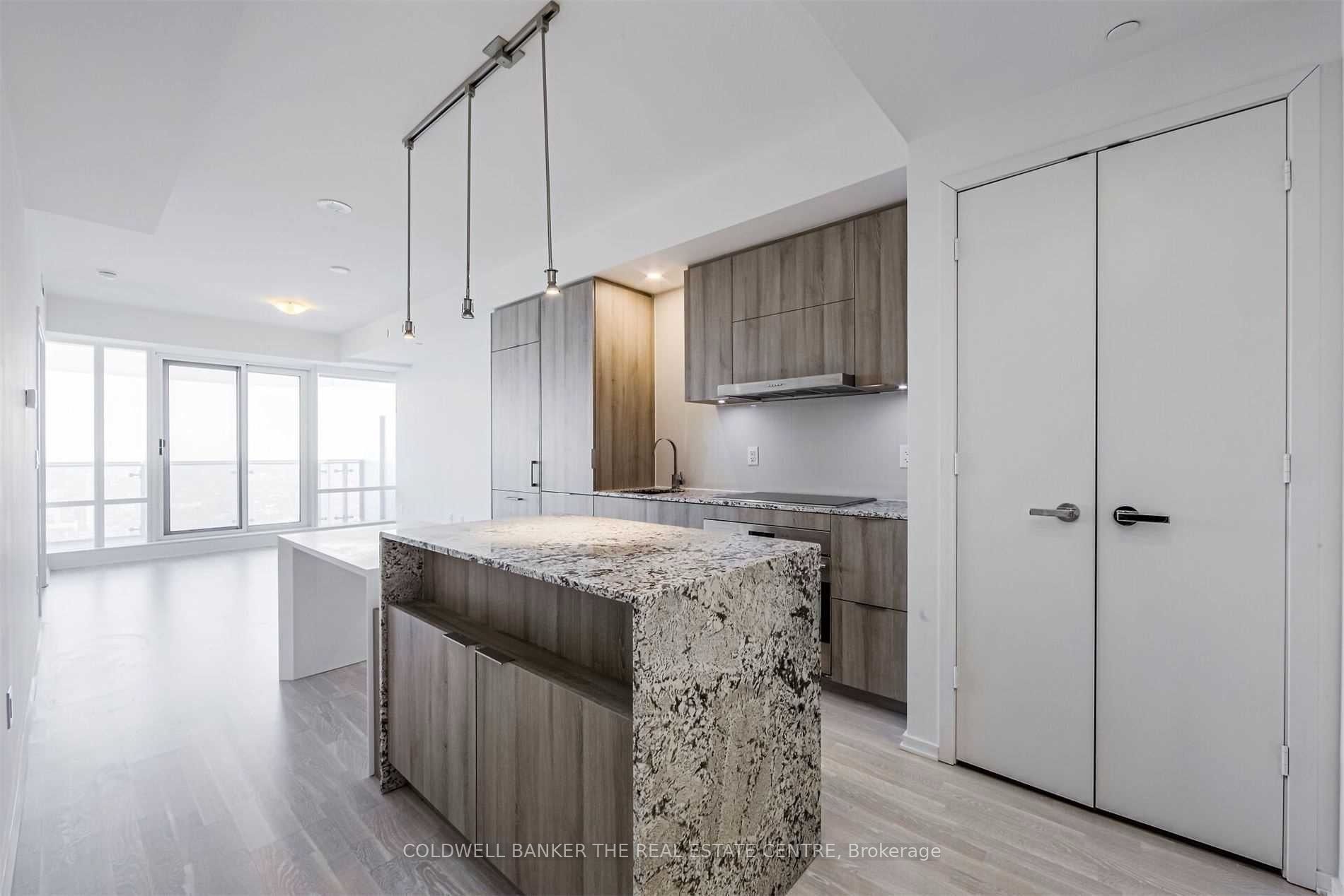 1 Bloor St E 7 Property Photo 2