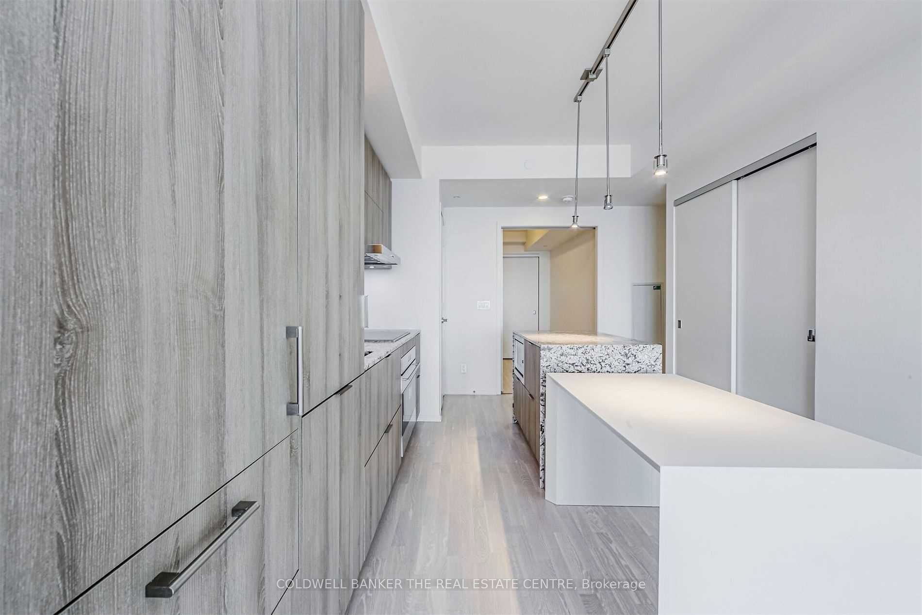1 Bloor St E 7 Property Photo 7