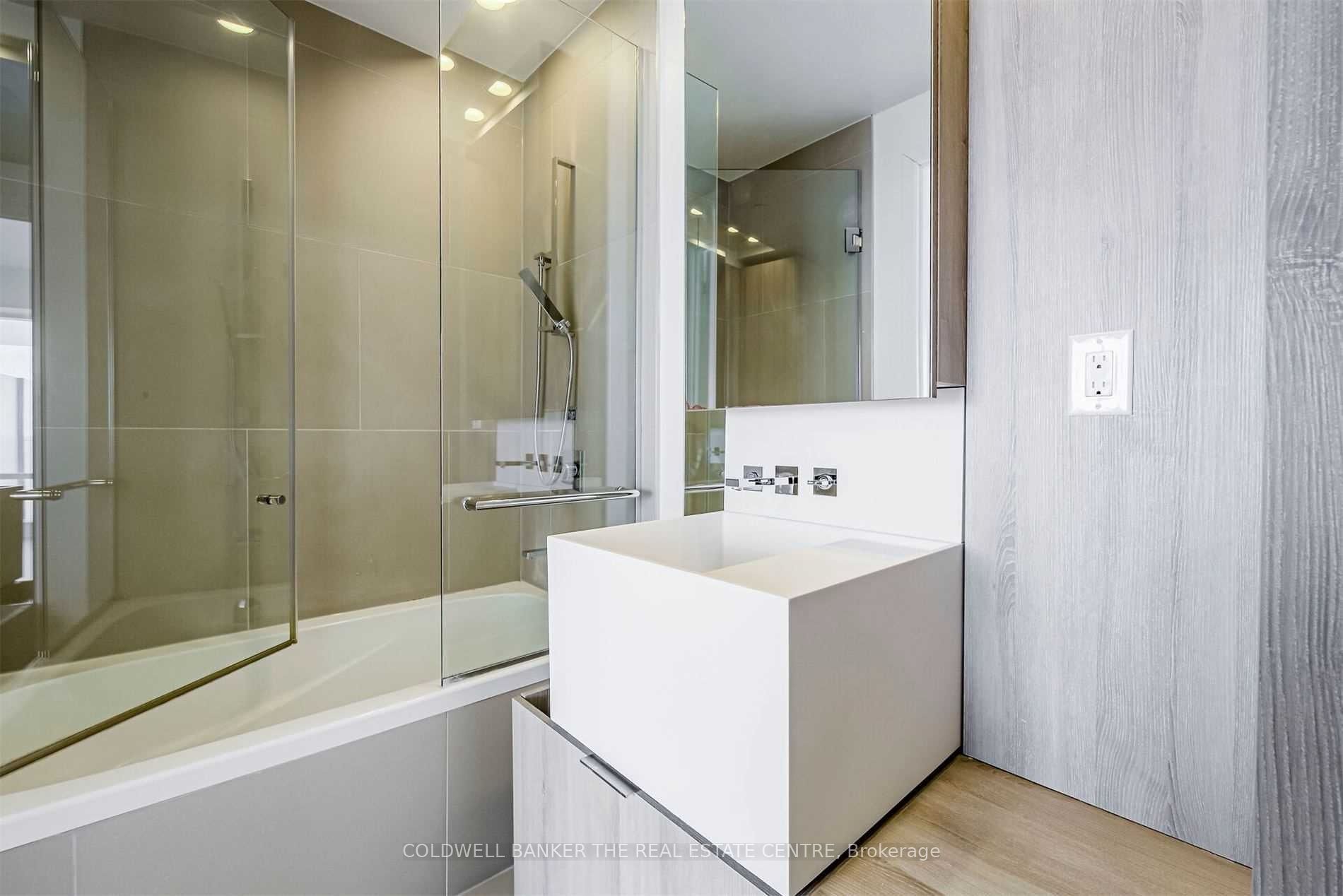 1 Bloor St E 7 Property Photo 13