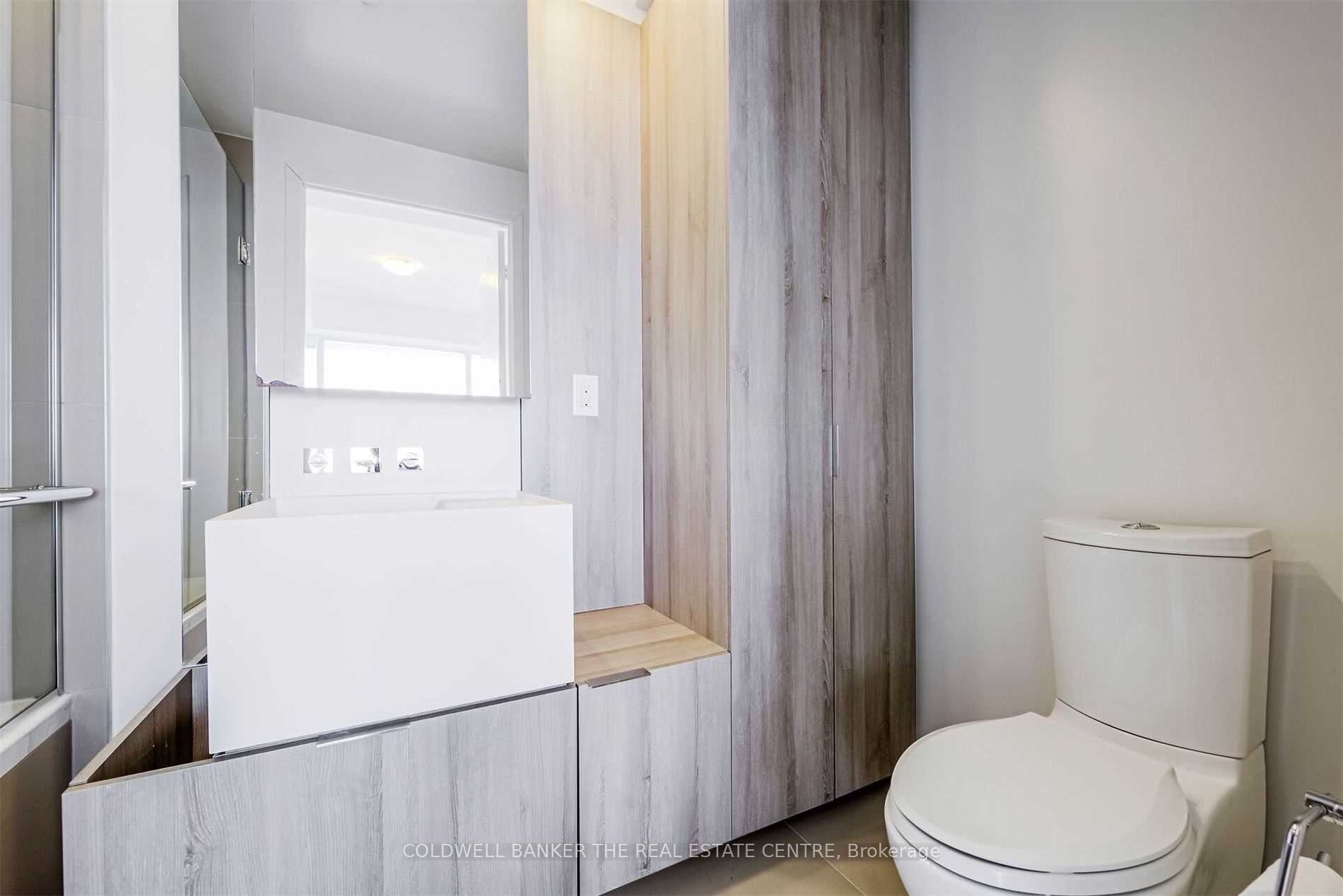 1 Bloor St E 7 Property Photo 16