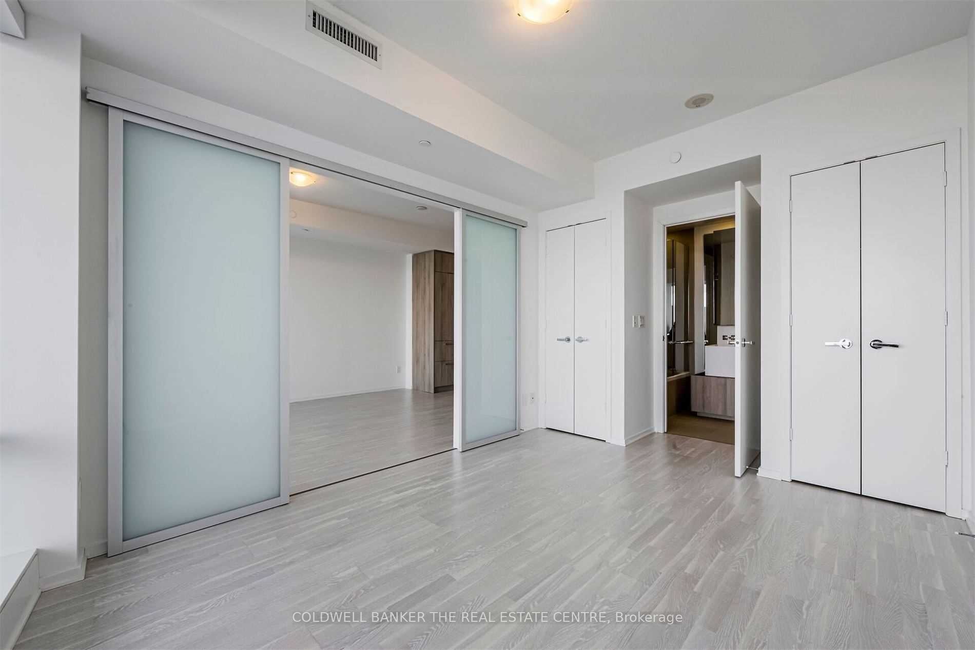 1 Bloor St E 7 Property Photo 17