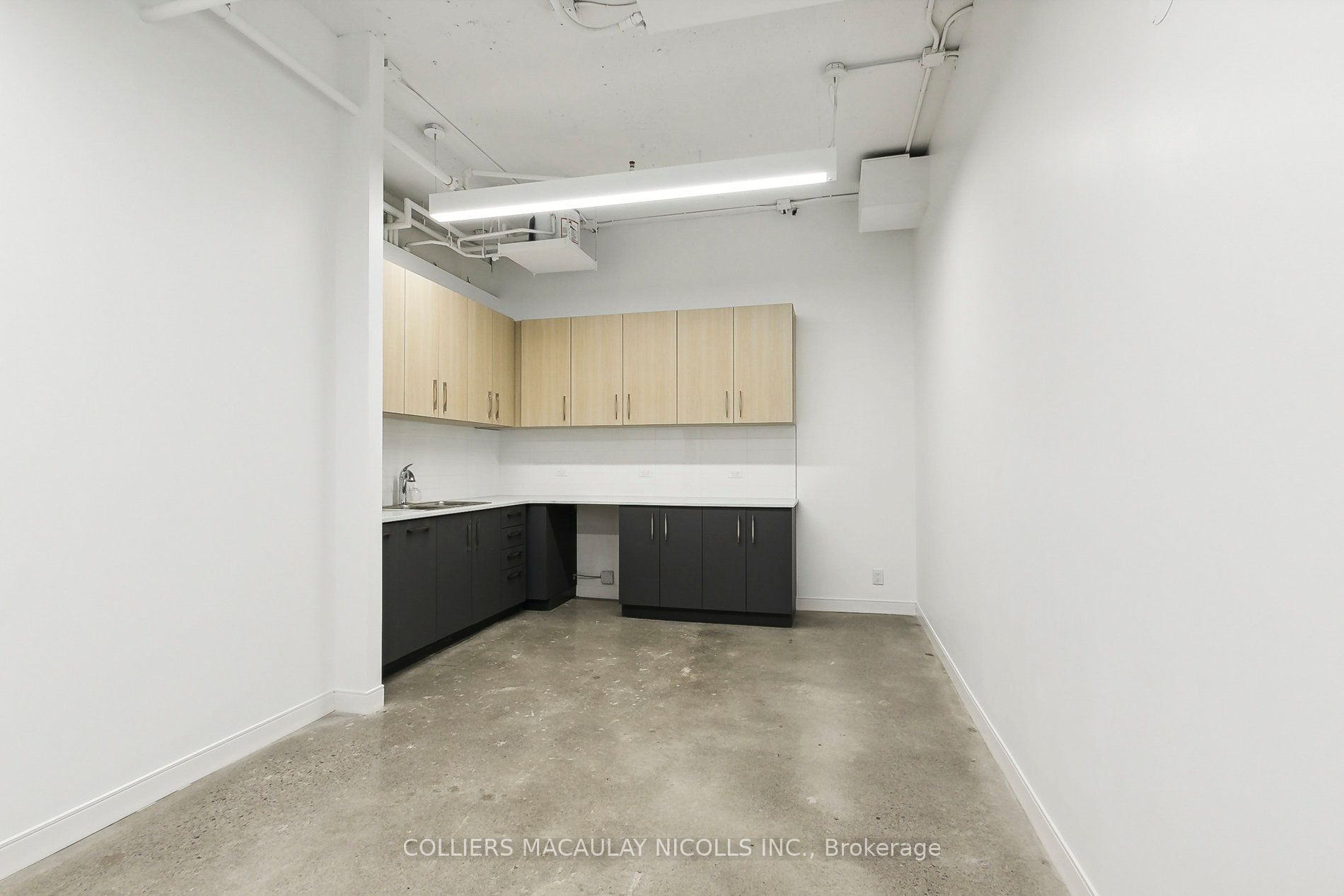 #700 - 150 John Street Property Photo 1