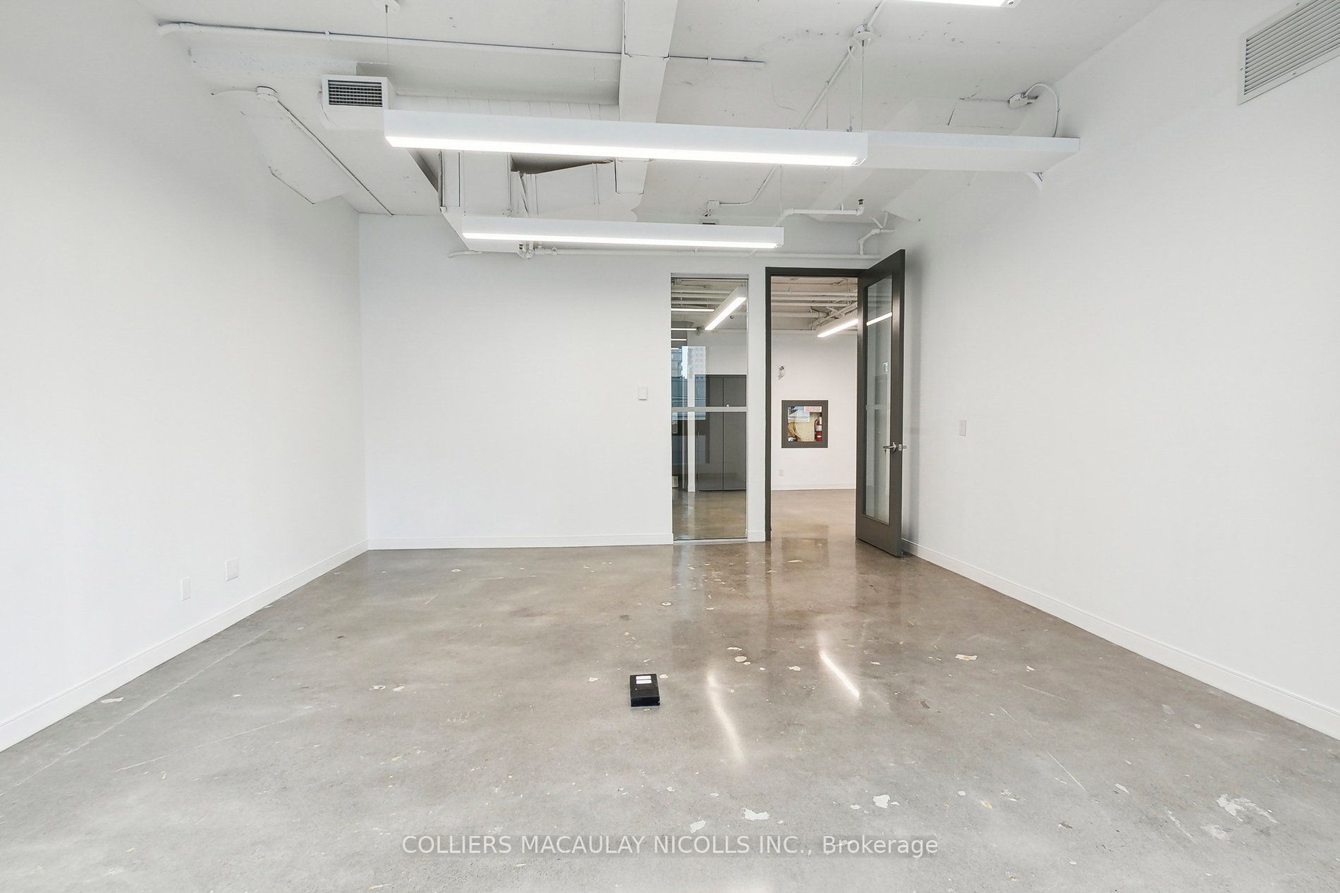 #700 - 150 John Street Property Photo 3