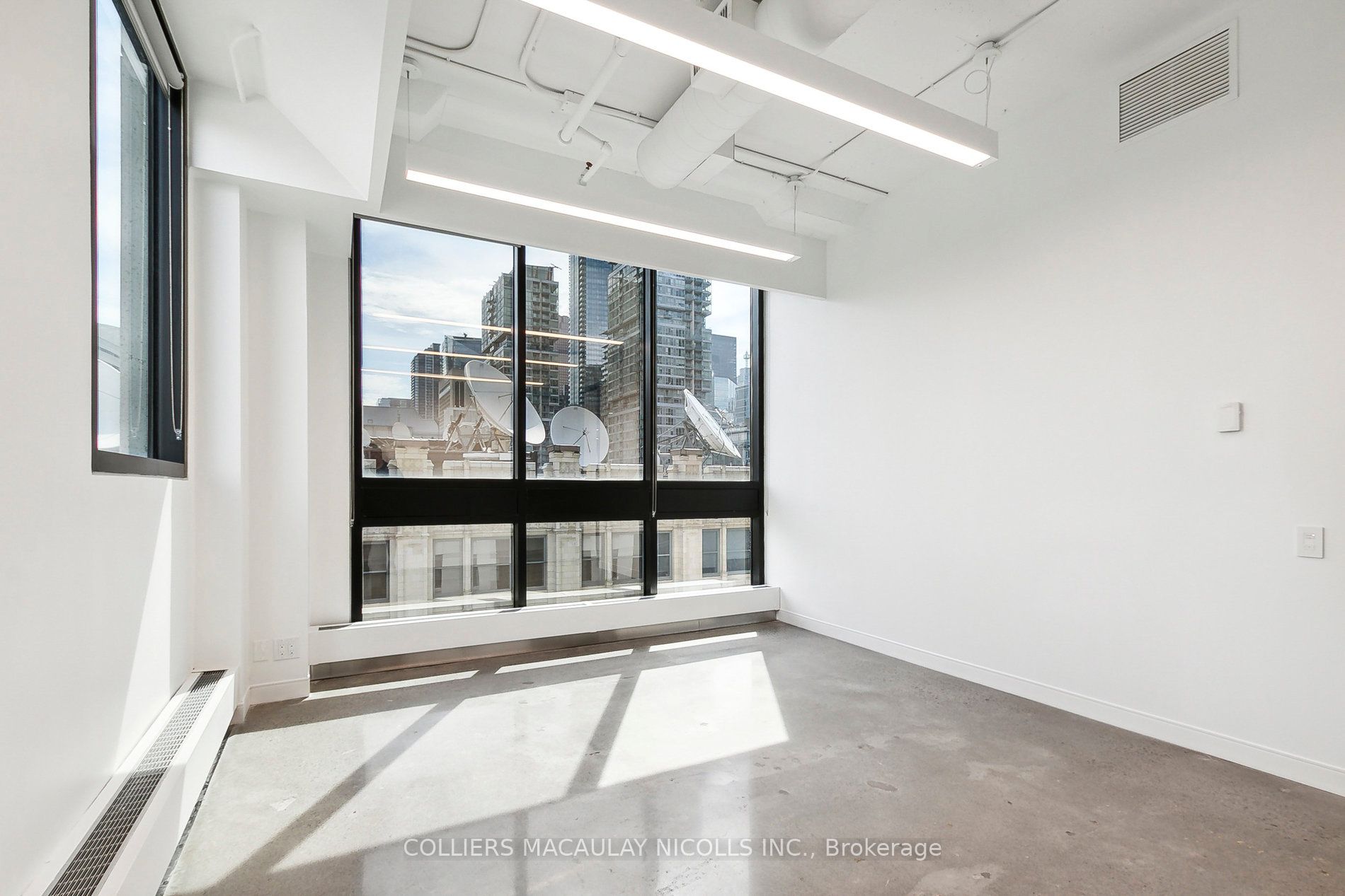 #700 - 150 John Street Property Photo 12