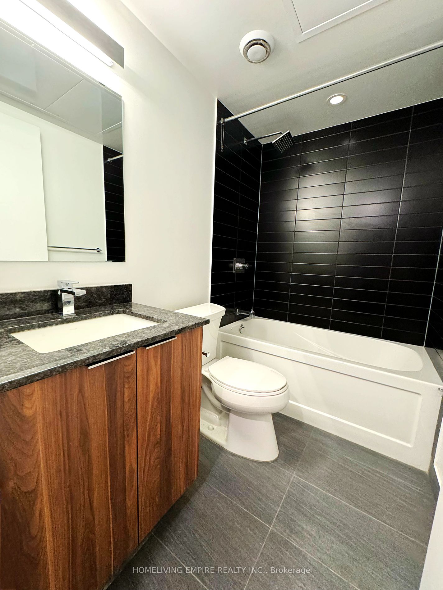 501 Yonge St 13 Property Photo 3
