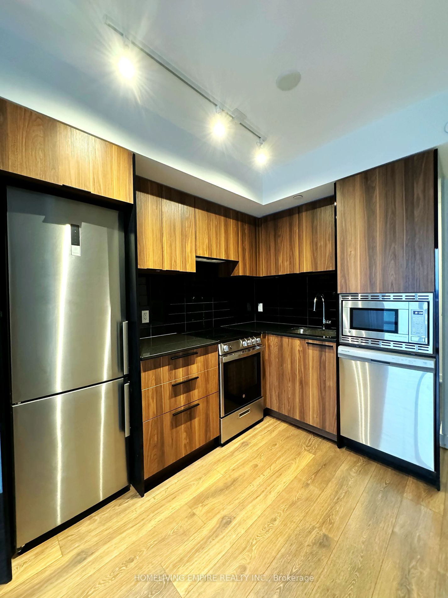 501 Yonge St 13 Property Photo 5
