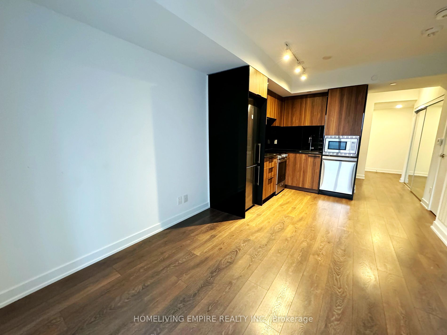 501 Yonge St 13 Property Photo 6