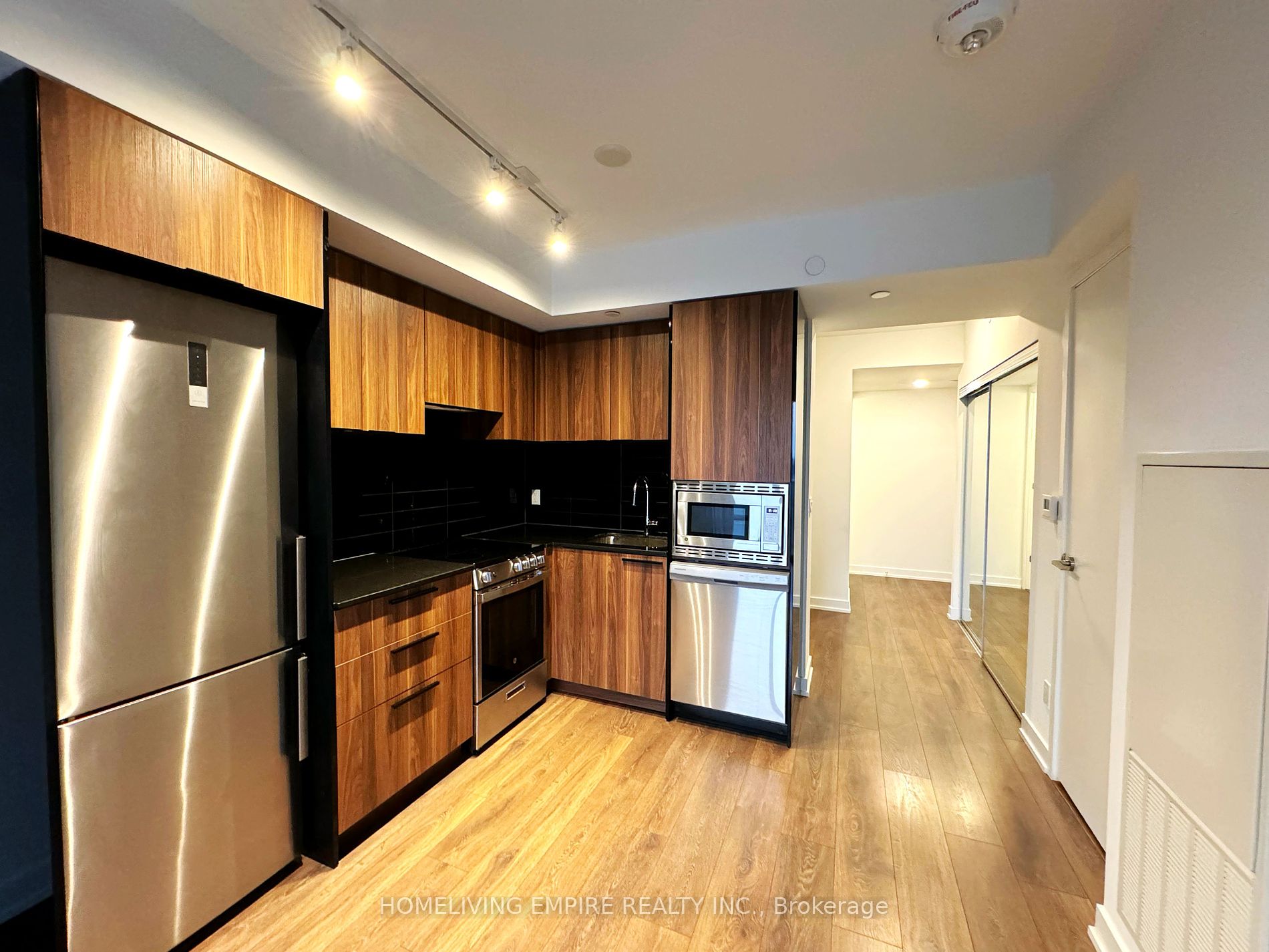501 Yonge St 13 Property Photo 7