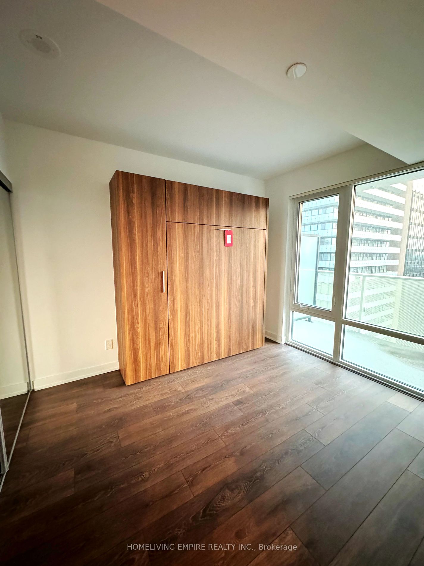 501 Yonge St 13 Property Photo 8