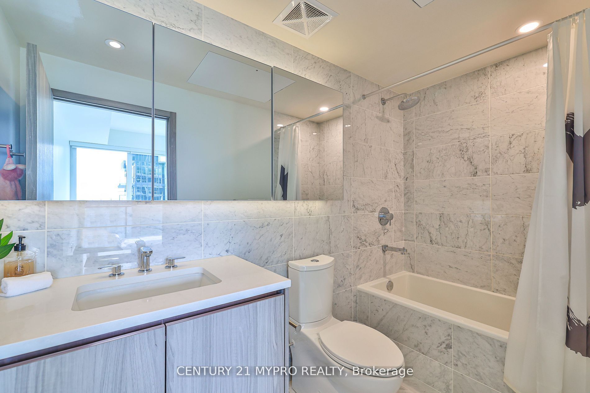 95 Mcmahon Dr 05 Property Photo 14