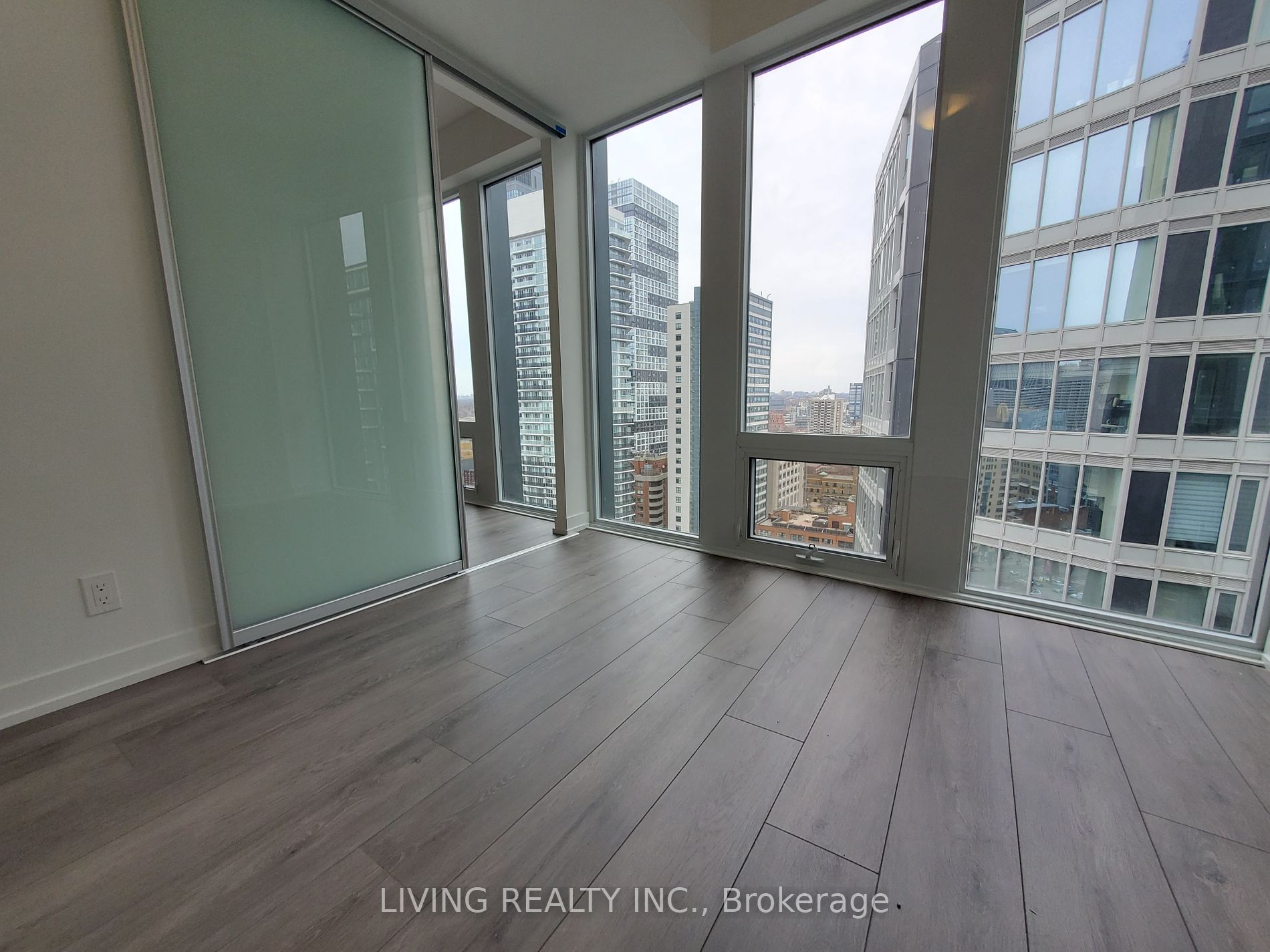60 Shuter St 12 Property Photo 1