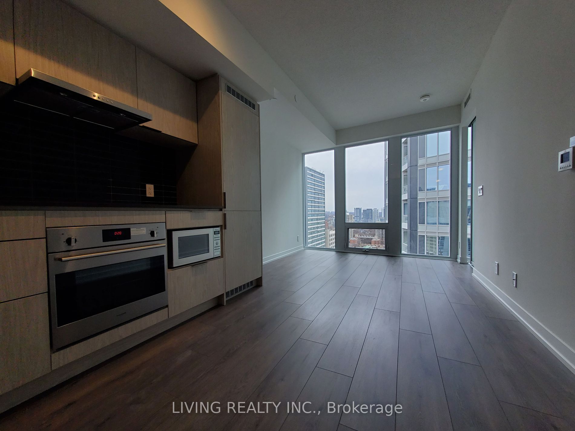 60 Shuter St 12 Property Photo 3