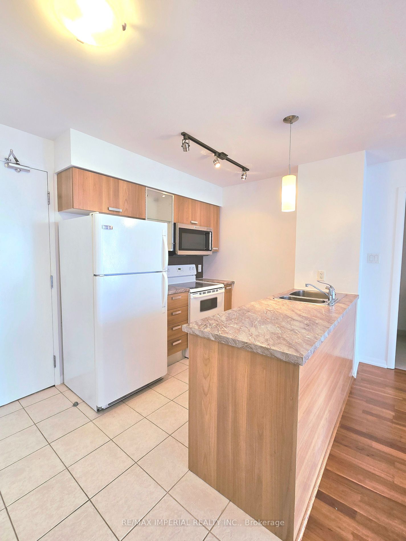 38 Grenville St 01 Property Photo 16