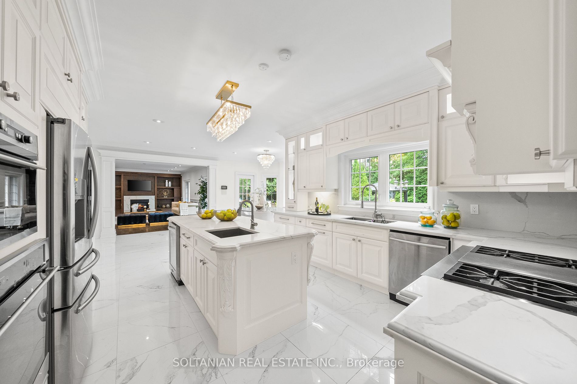 159 Old Yonge St Property Photo 2