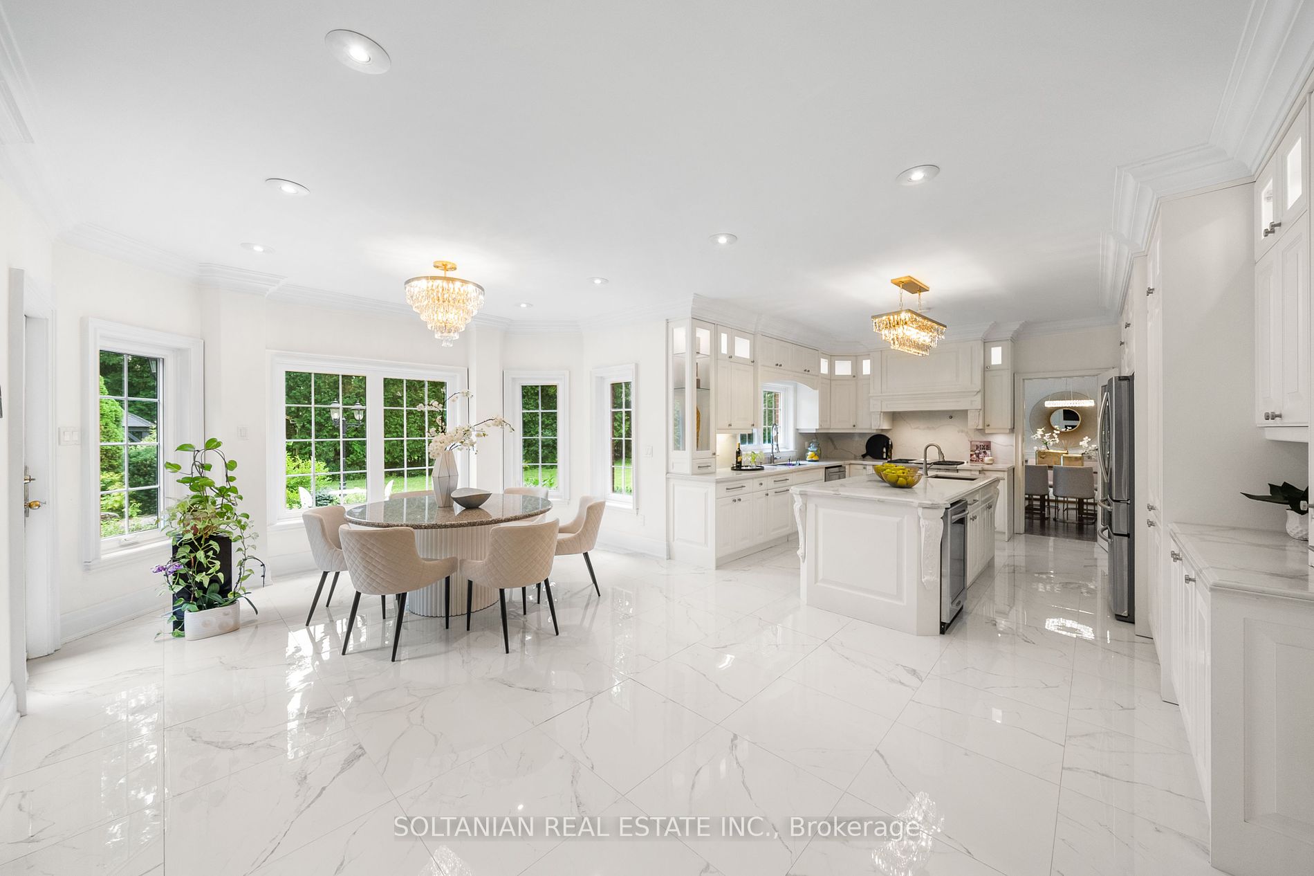 159 Old Yonge St Property Photo 4