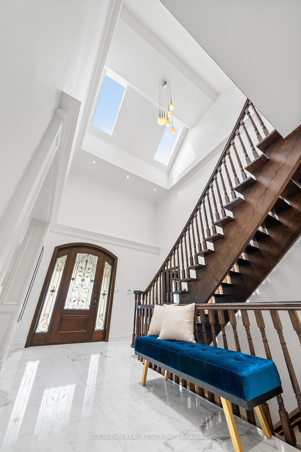 159 Old Yonge St Property Photo 9