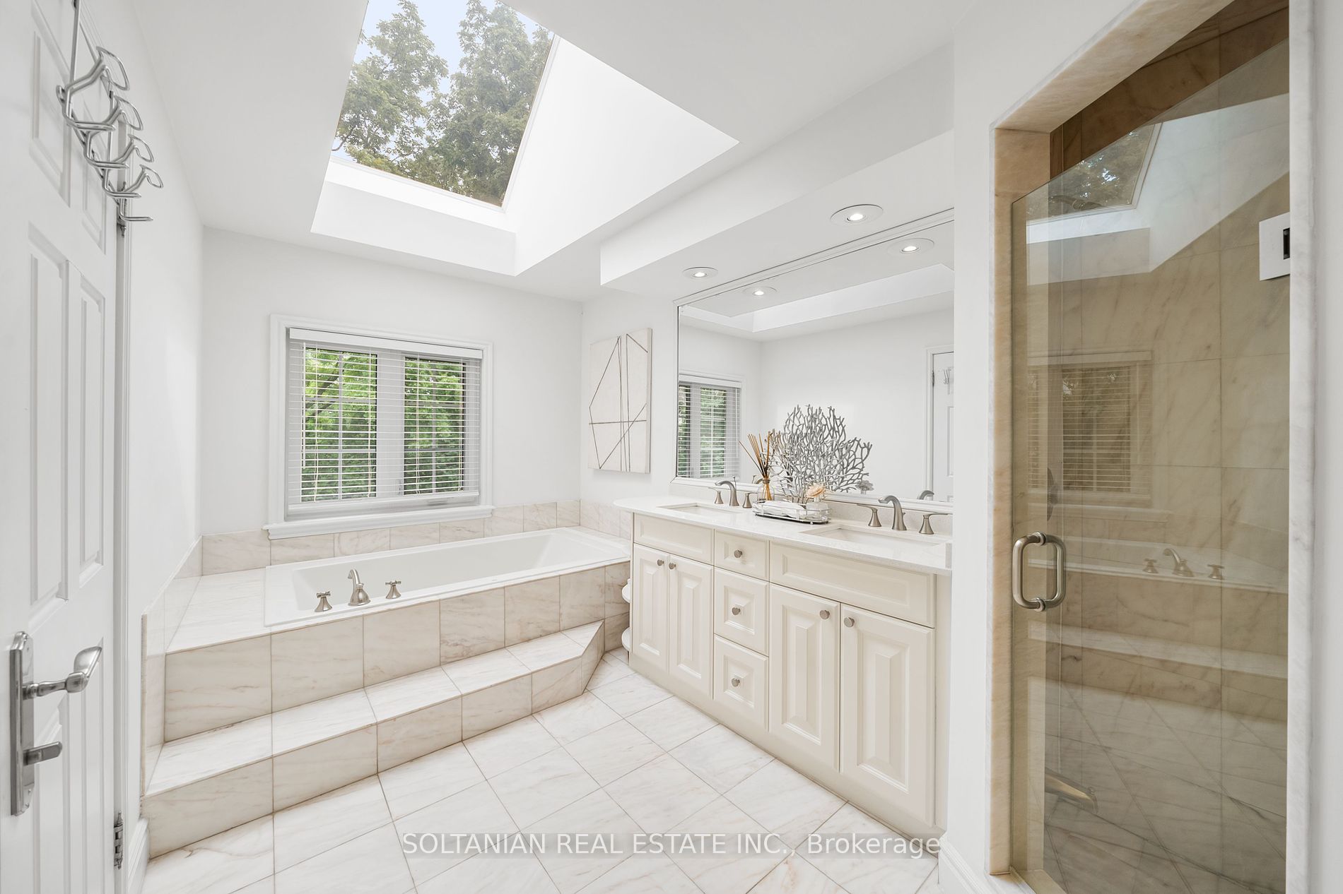 159 Old Yonge St Property Photo 14