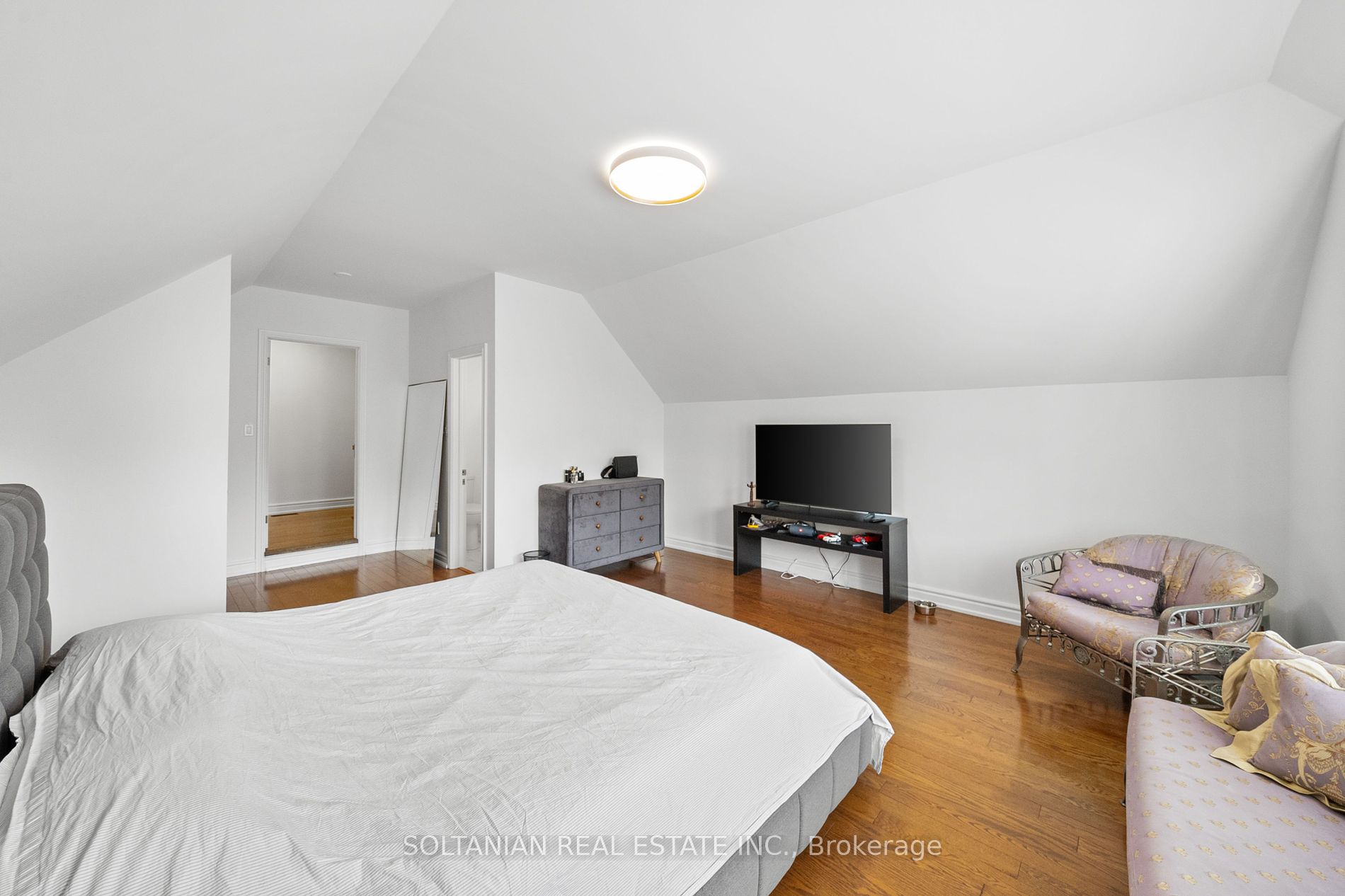 159 Old Yonge St Property Photo 20