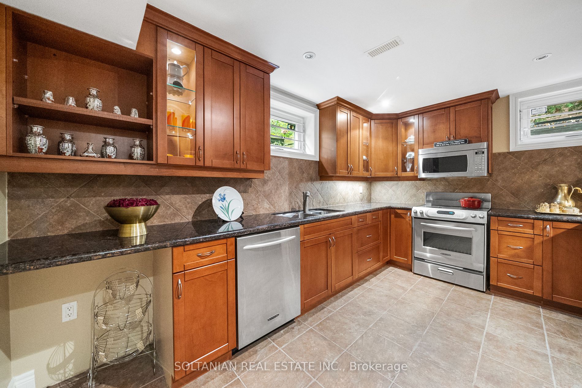 159 Old Yonge St Property Photo 24