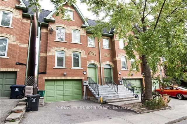 30c Oxford St E Property Photo 1