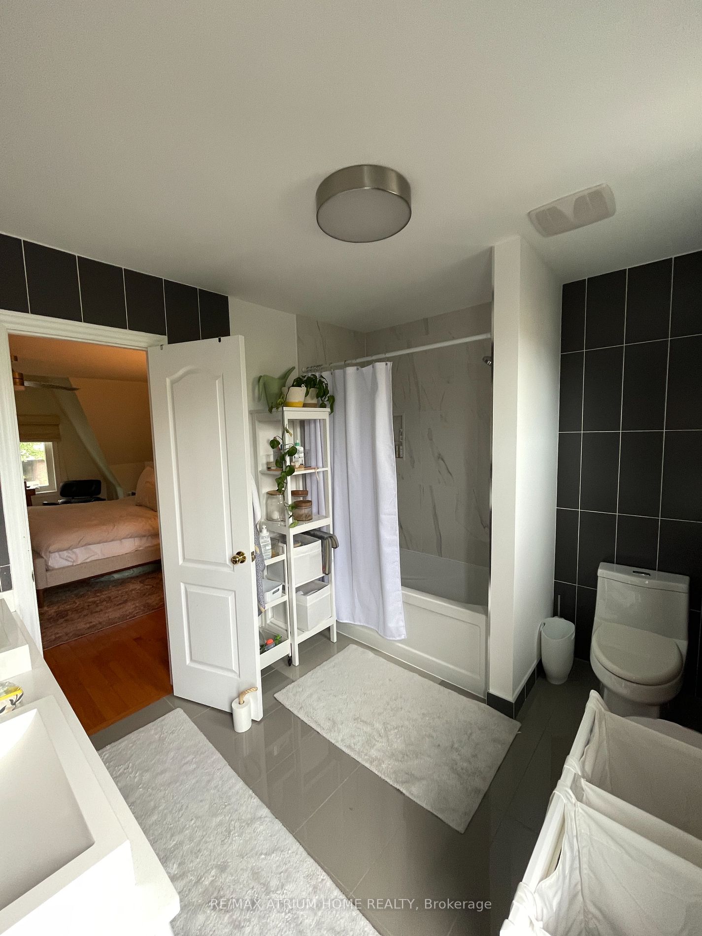30c Oxford St E Property Photo 8