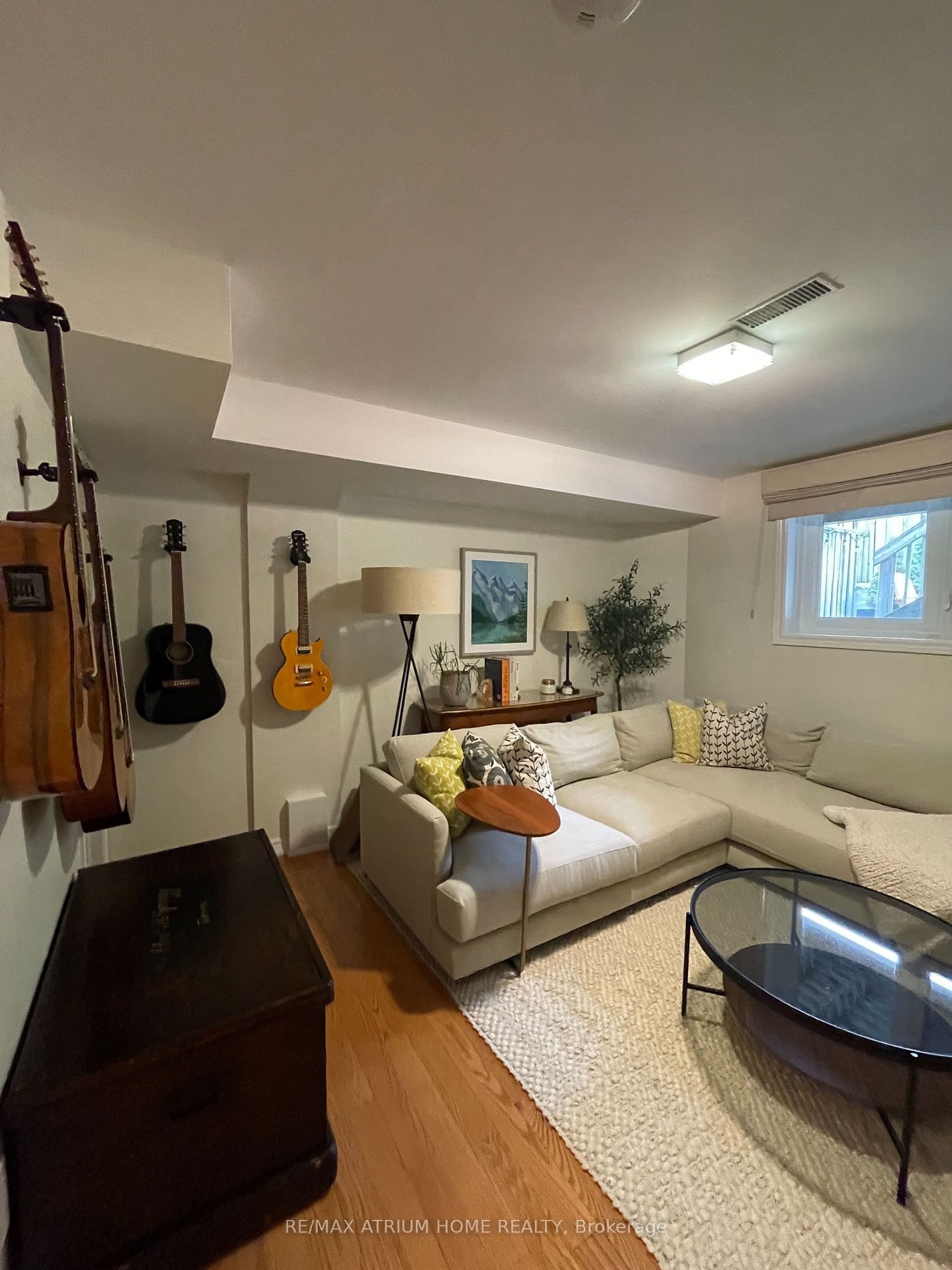 30c Oxford St E Property Photo 14
