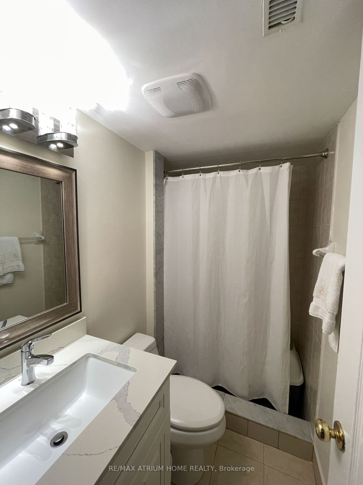 30c Oxford St E Property Photo 17